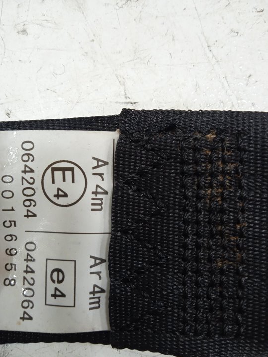 Cinturon seguridad trasero izquierdo   no identificado