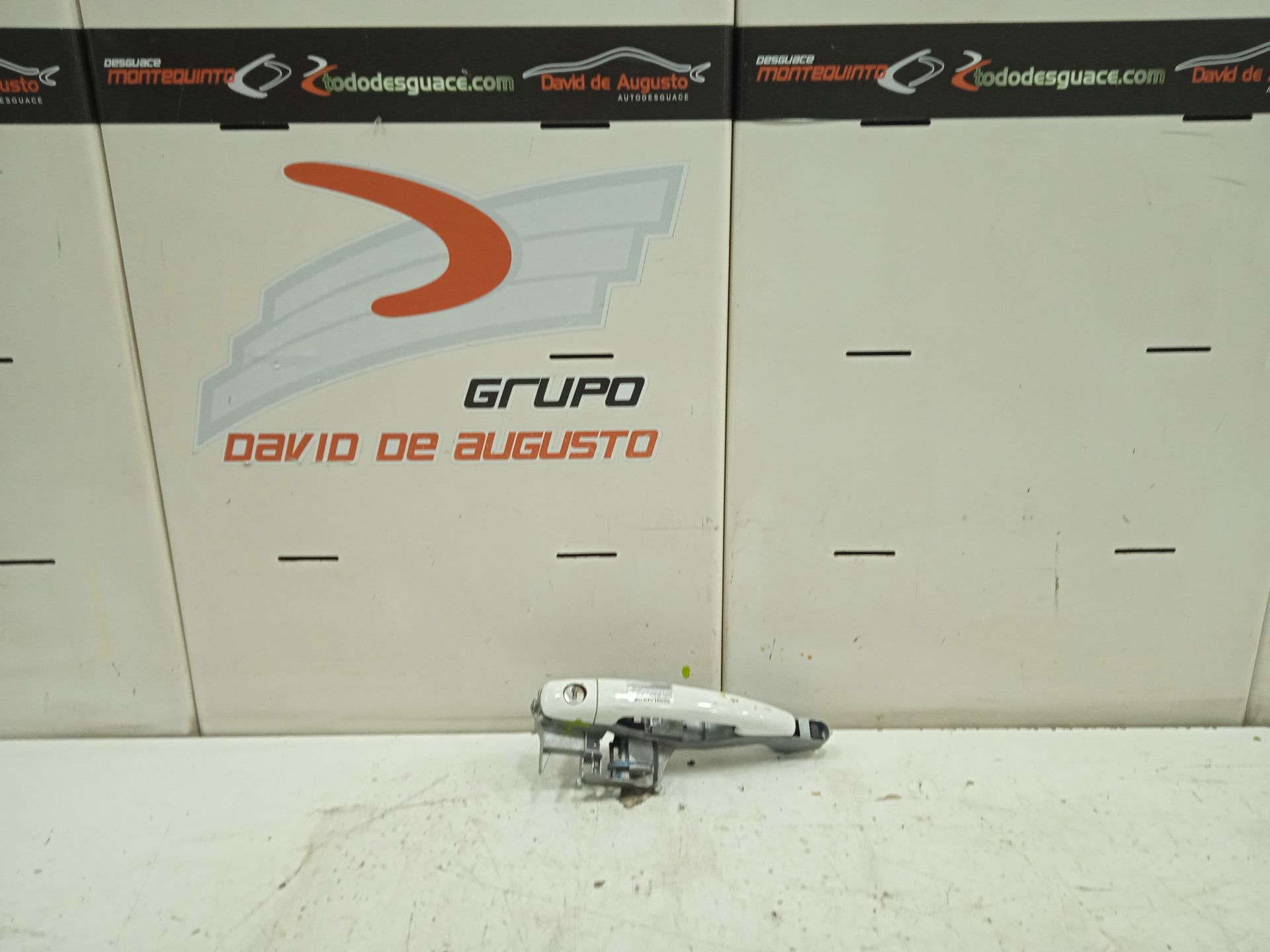Maneta exterior delantera izquierda peugeot 208 active