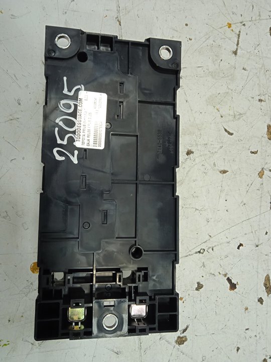 Caja reles / fusibles toyota prius (zvw30) 