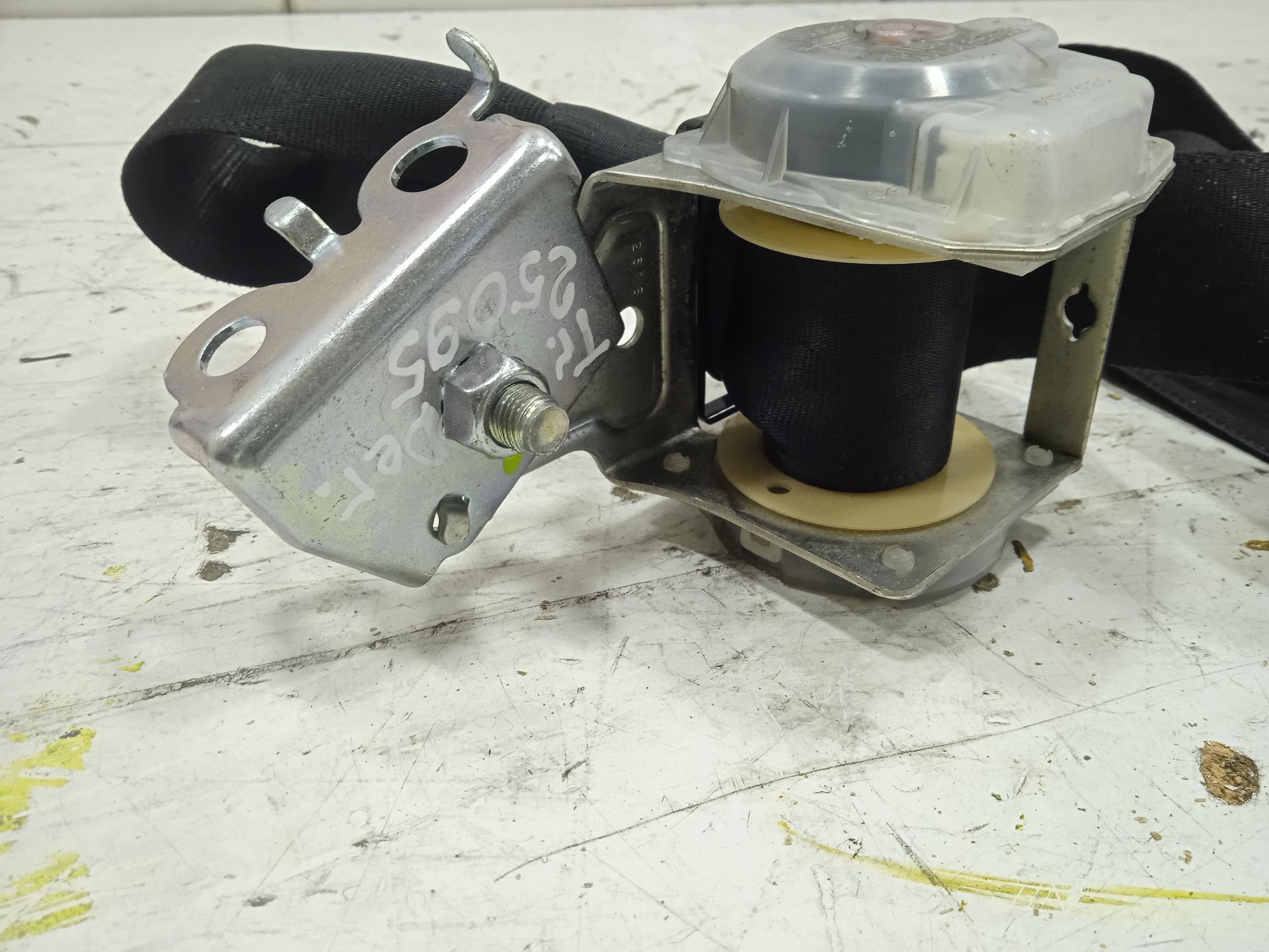 Cinturon seguridad trasero derecho toyota prius (zvw30) 