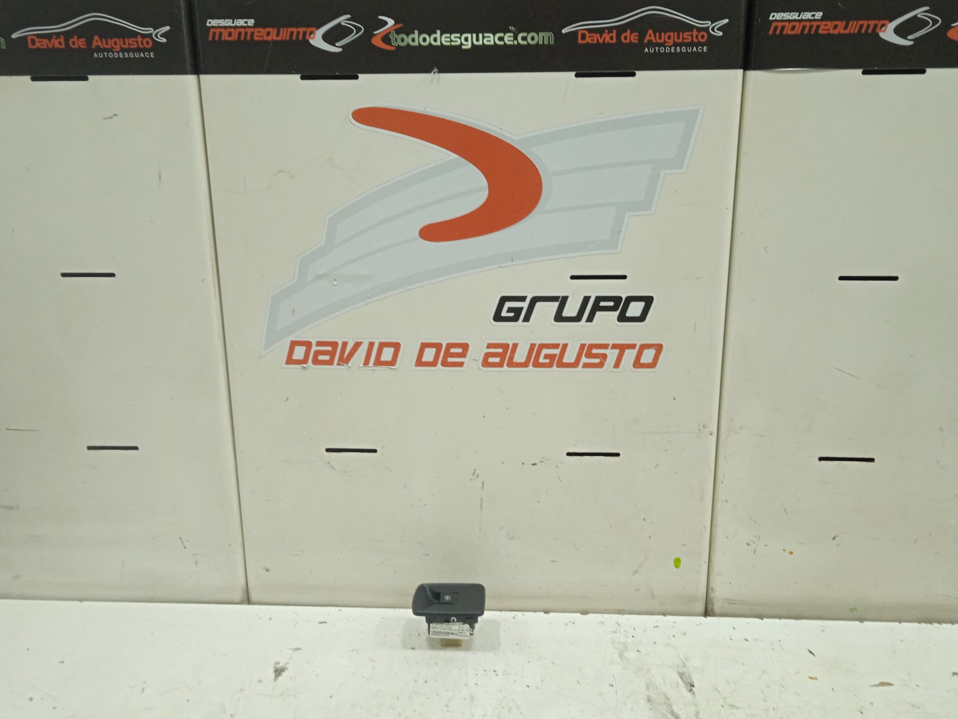 Mando elevalunas delantero derecho dacia lodgy comfort