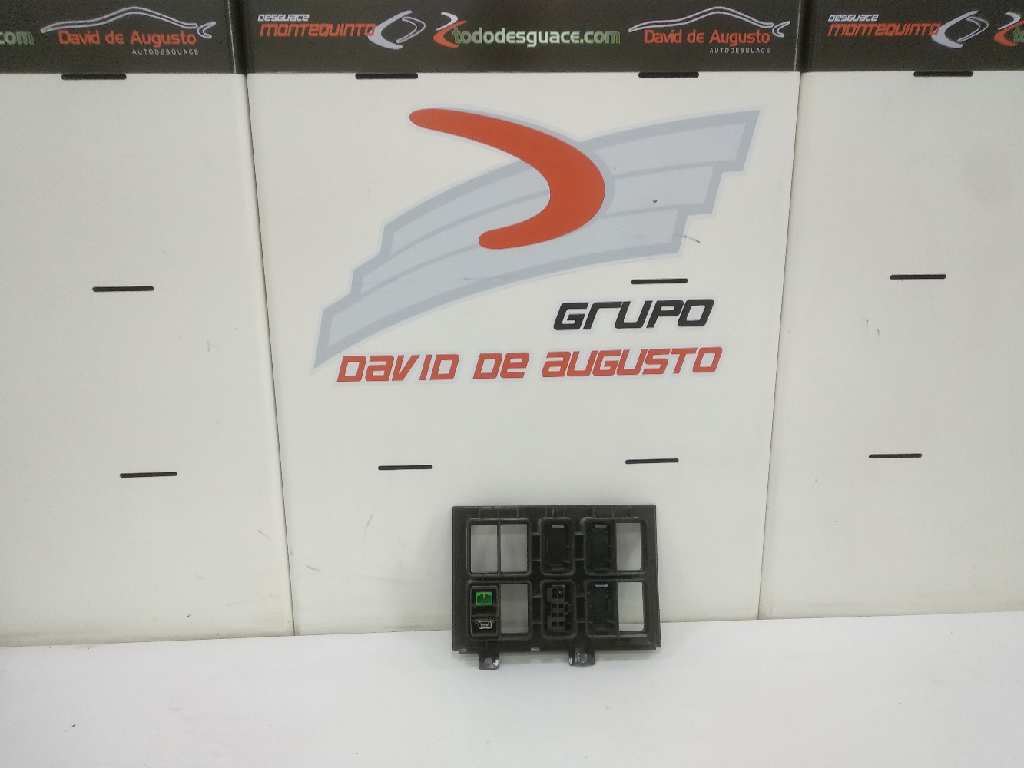  puerto usb auxiliar   volvo fh xxx fsa 6x2 low largo (lh1 o l2h1) 12.8 diesel