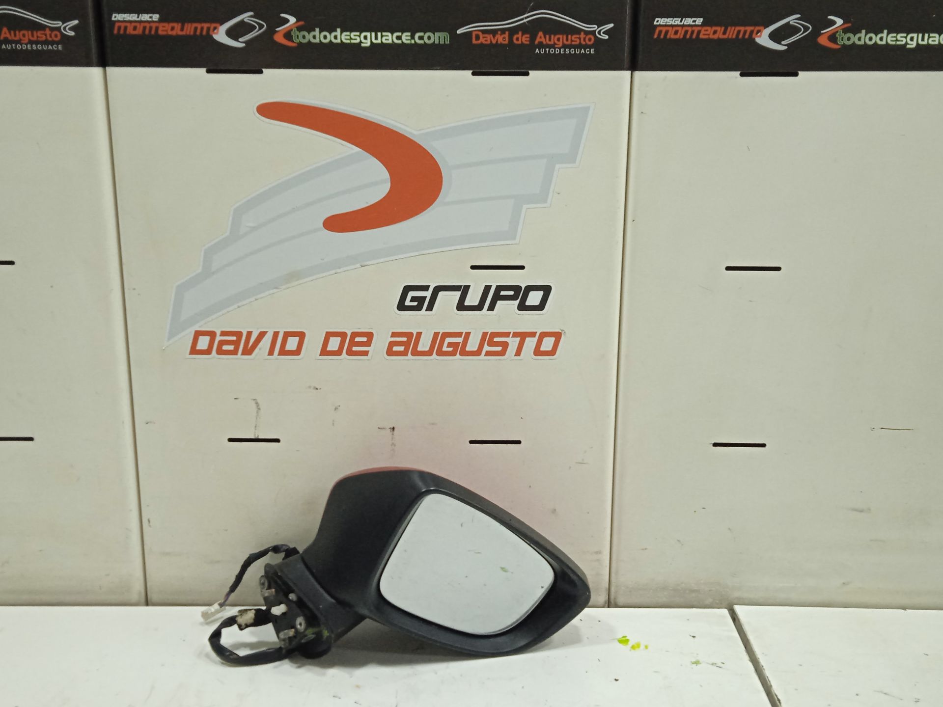 Retrovisor derecho   no identificado