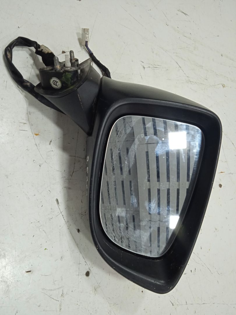 Retrovisor derecho   no identificado