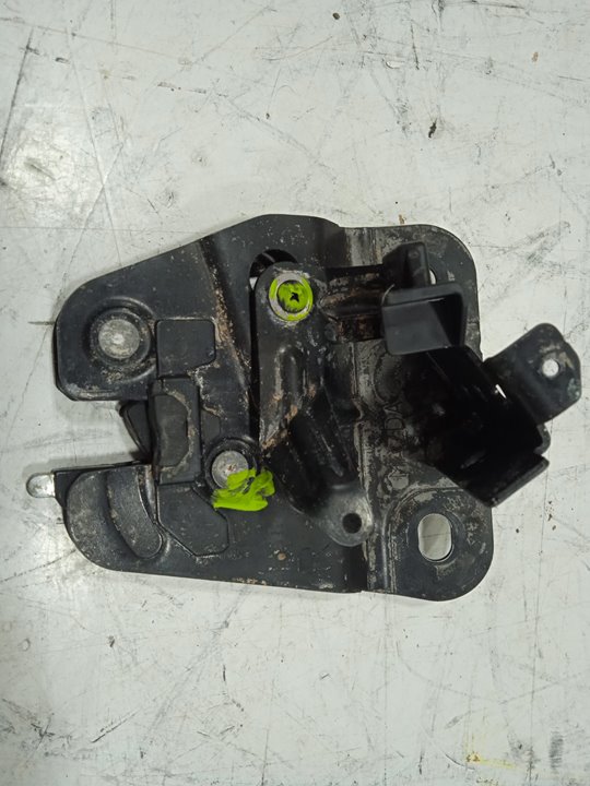 Cerradura puerta trasera derecha   no identificado