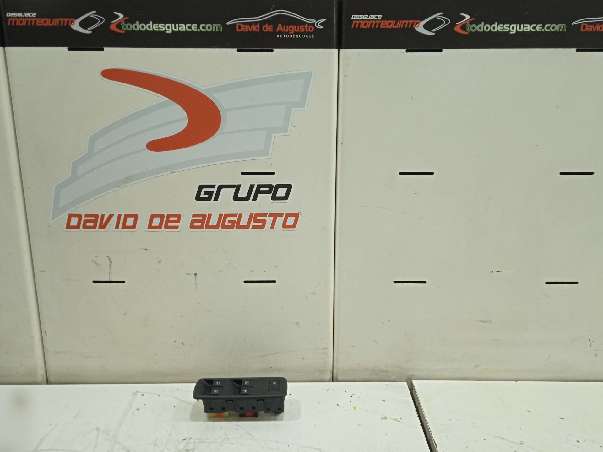 Mando elevalunas delantero izquierdo dacia lodgy comfort