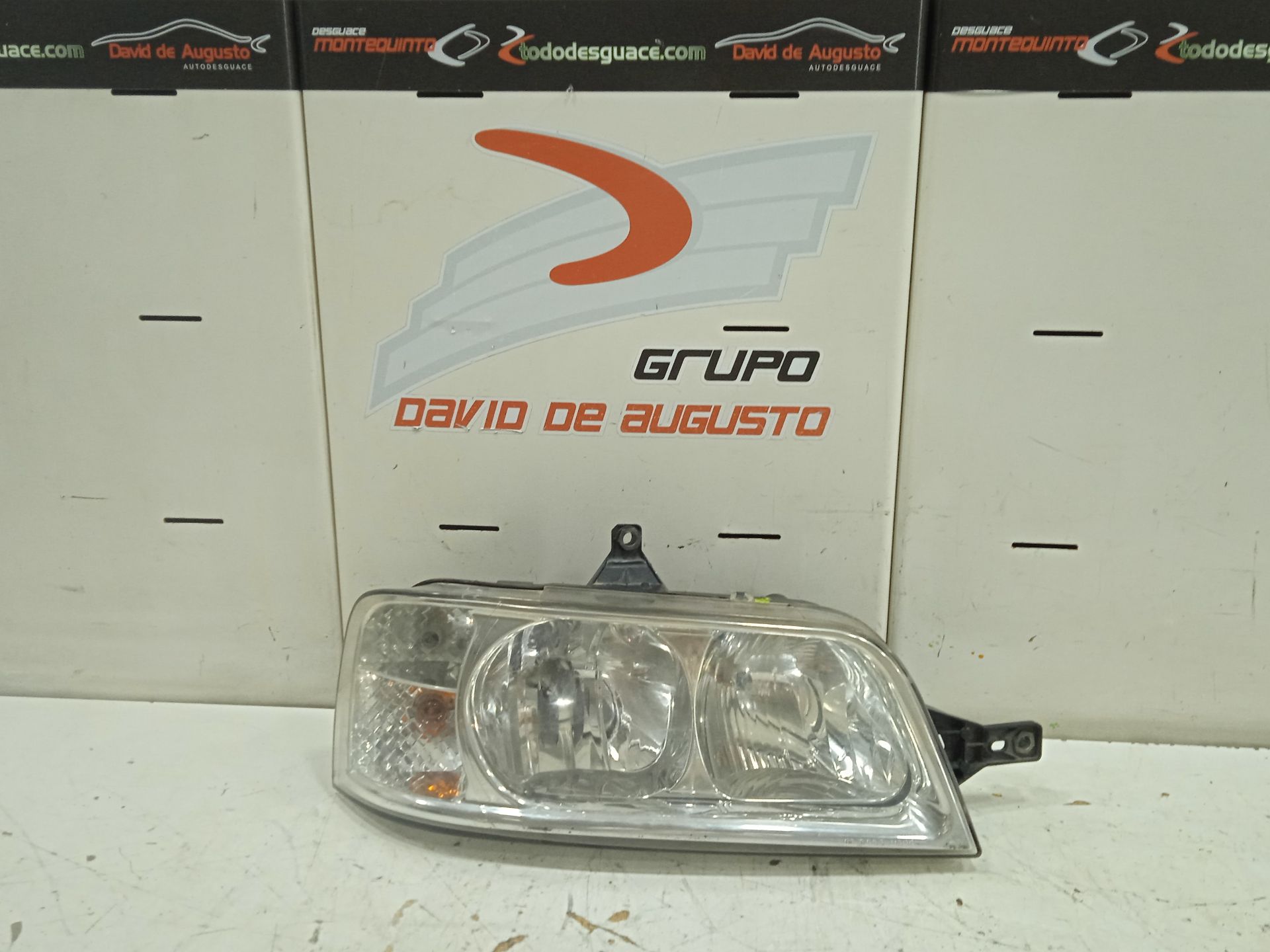 Faro derecho 330 m  td   (1400)