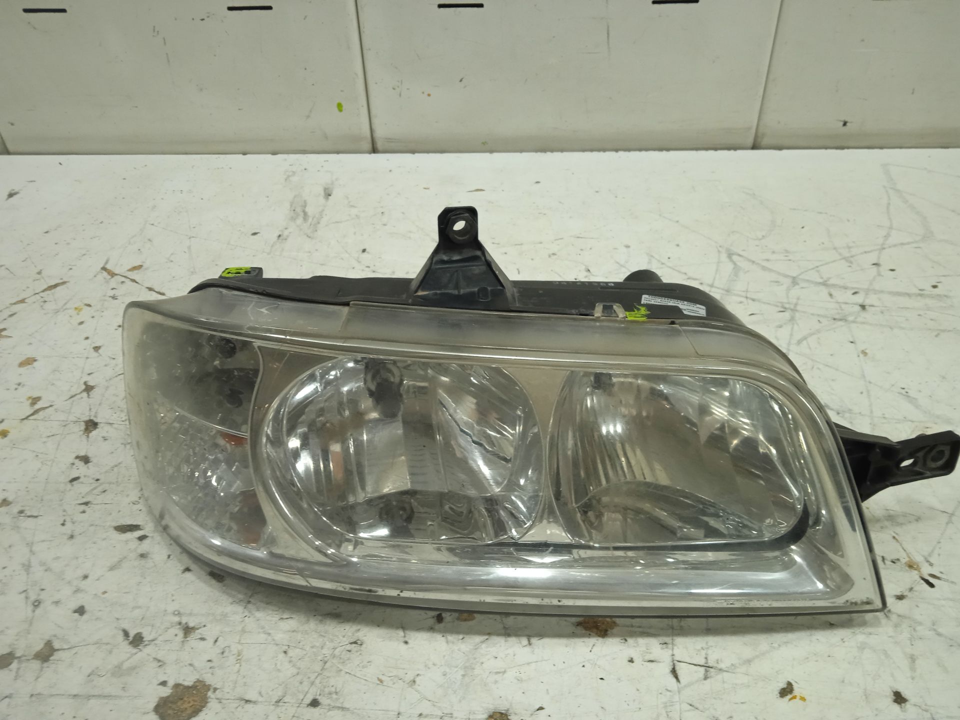 Faro derecho 330 m  td   (1400)
