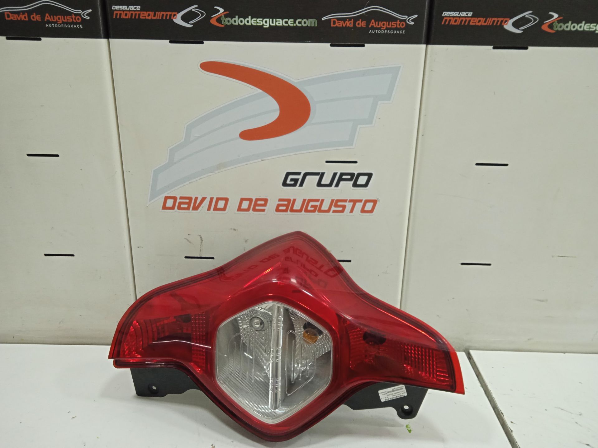 Piloto trasero izquierdo dacia lodgy comfort