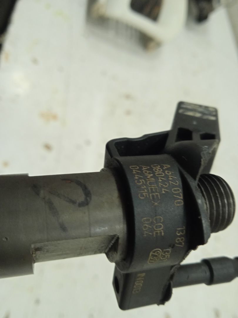 Inyector mercedes-benz clase ml (bm 164) 320  350 cdi (164.122)