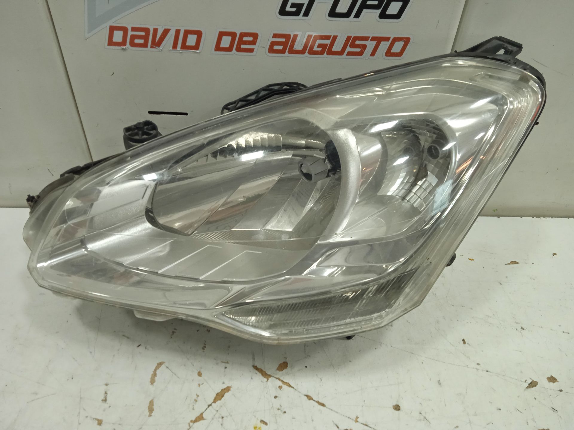 Faro izquierdo club l2