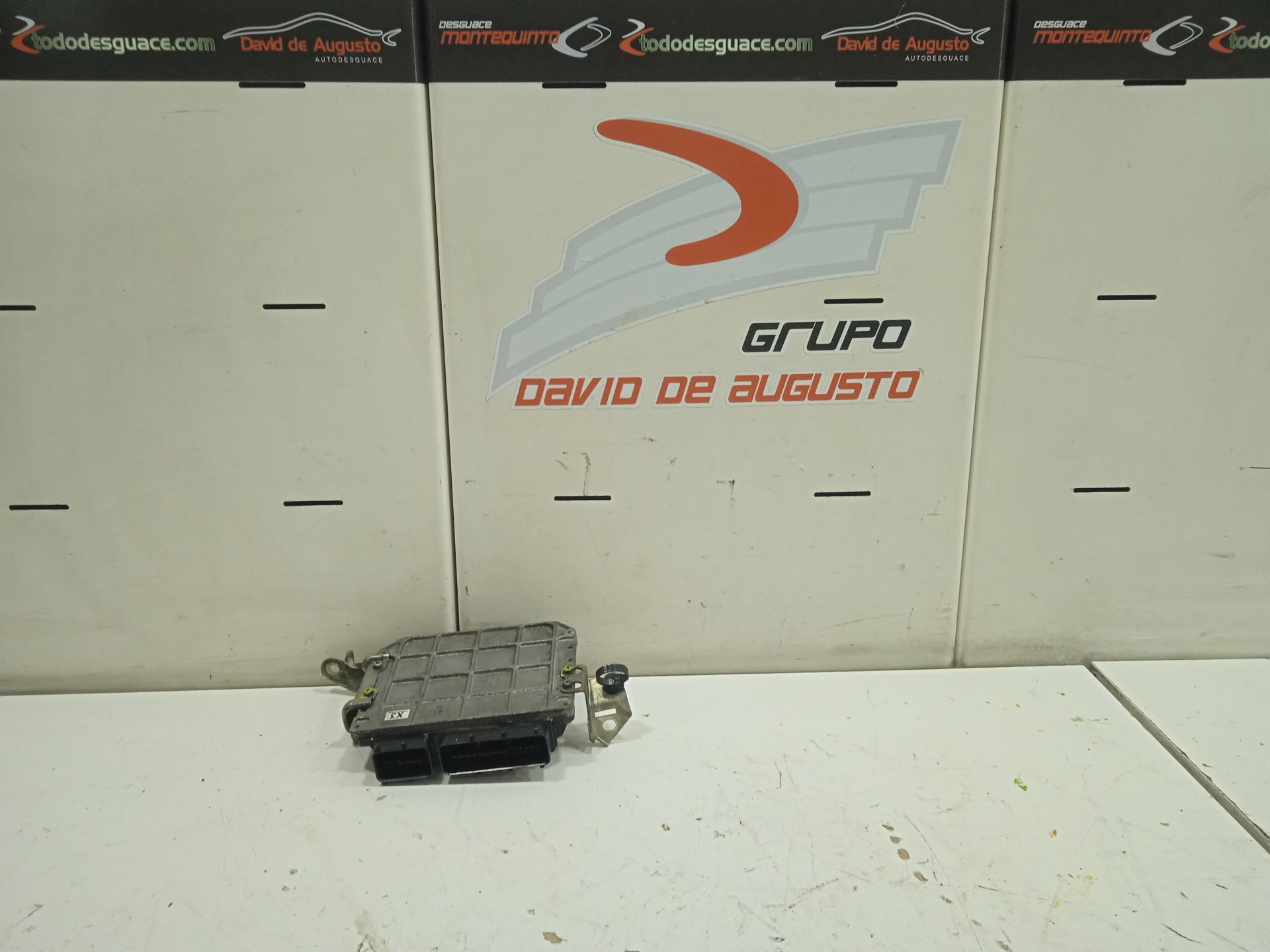 Centralita motor uce toyota prius (zvw30) 