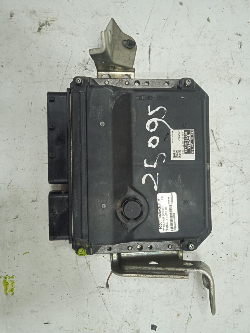 Centralita motor uce toyota prius (zvw30) 