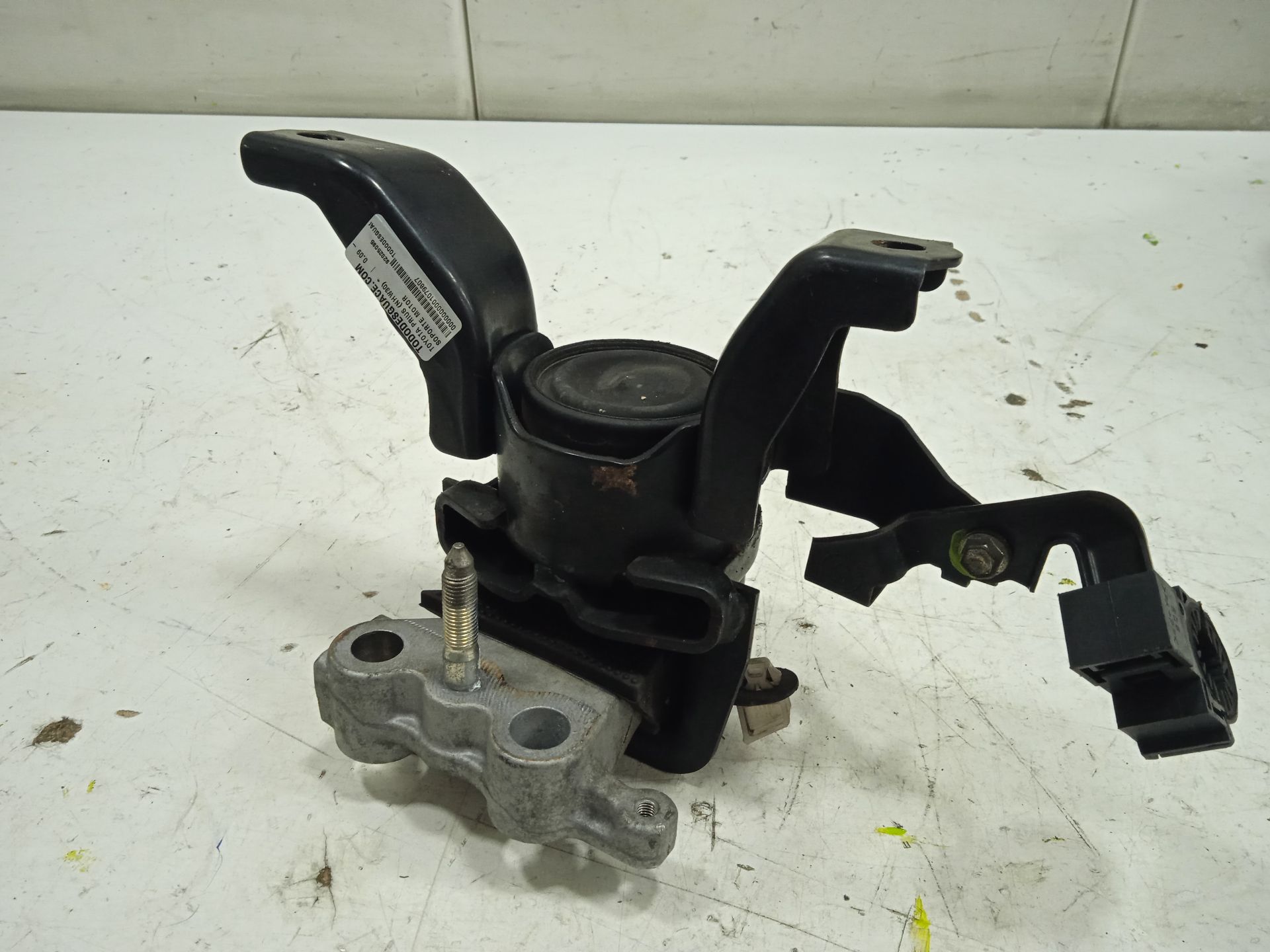 Soporte motor toyota prius (zvw30) 