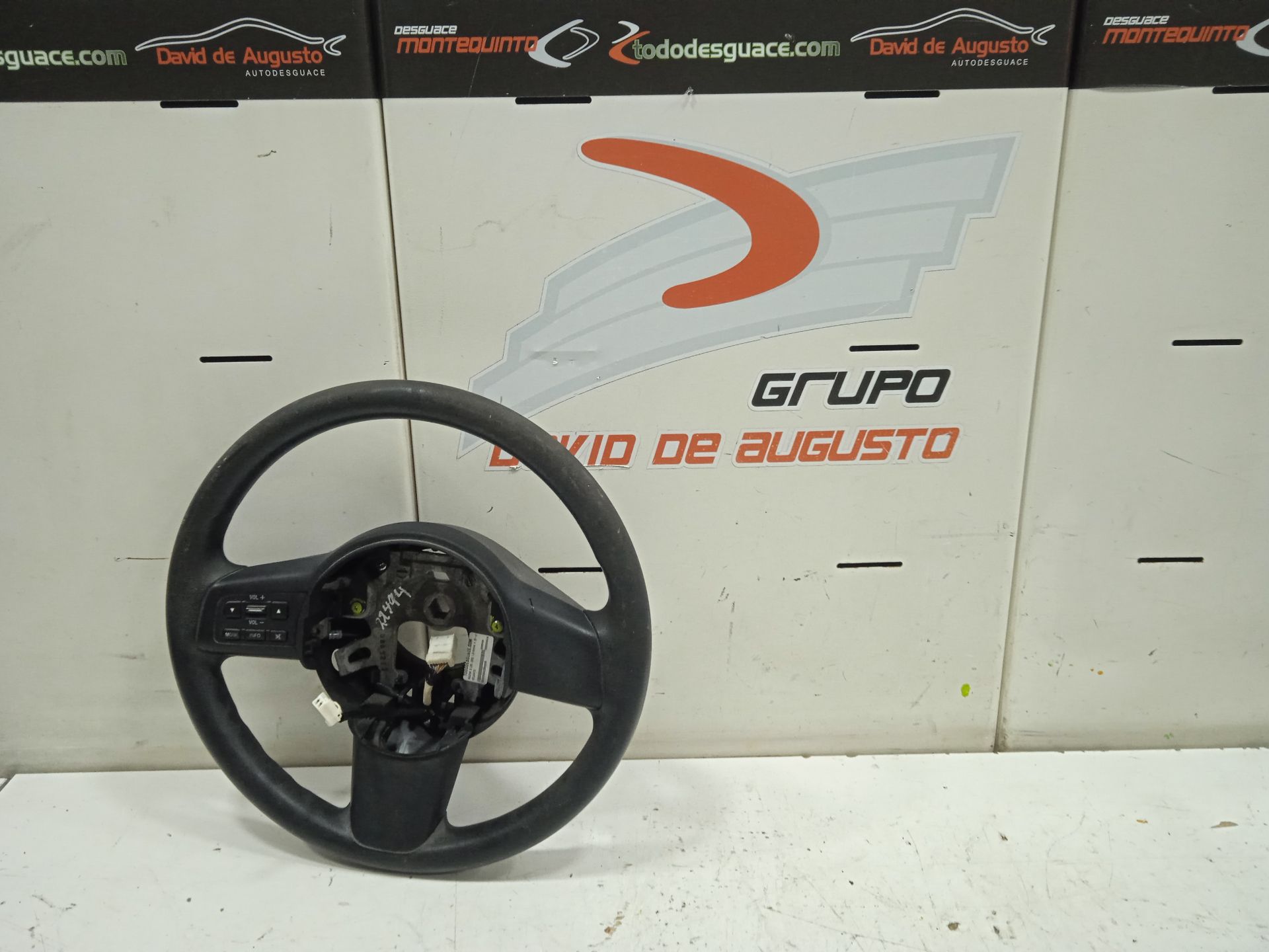 Volante mazda 2 berlina (de) 1.3 active + (5ptas.) (63kw)