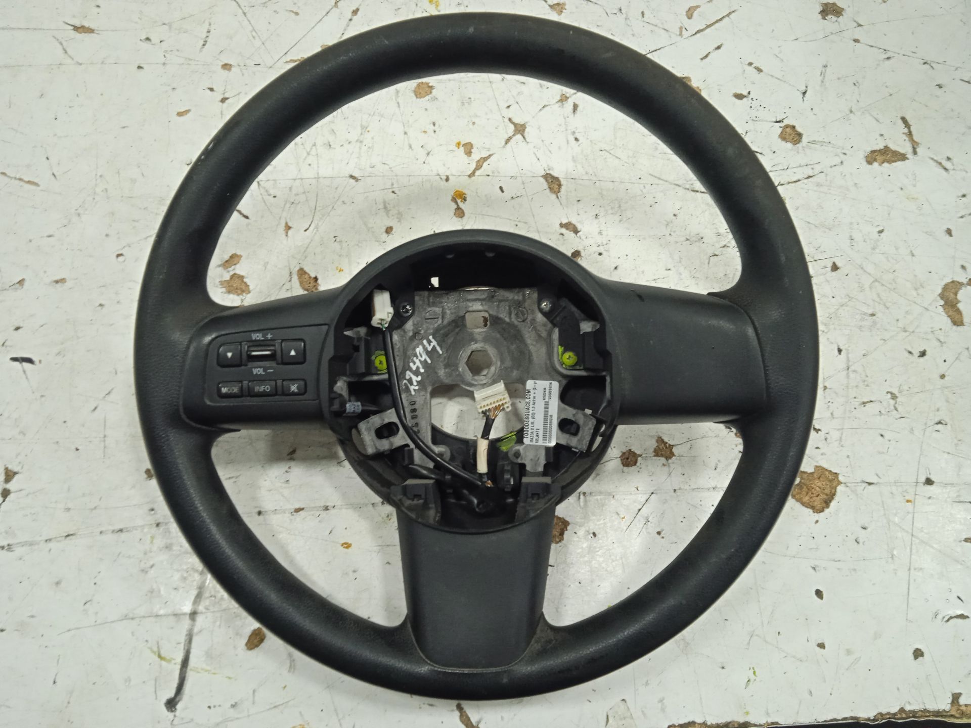 Volante mazda 2 berlina (de) 1.3 active + (5ptas.) (63kw)