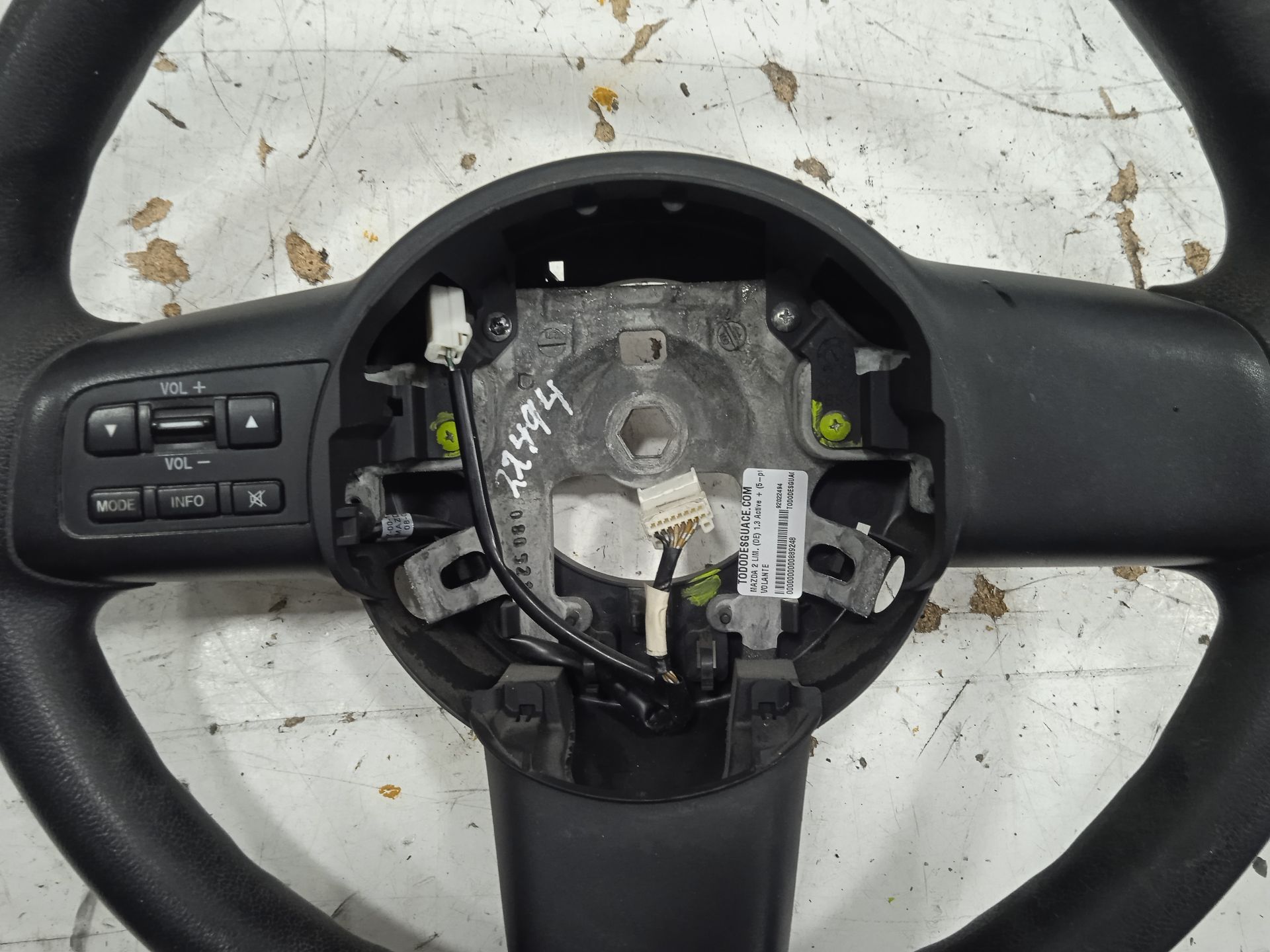 Volante mazda 2 berlina (de) 1.3 active + (5ptas.) (63kw)