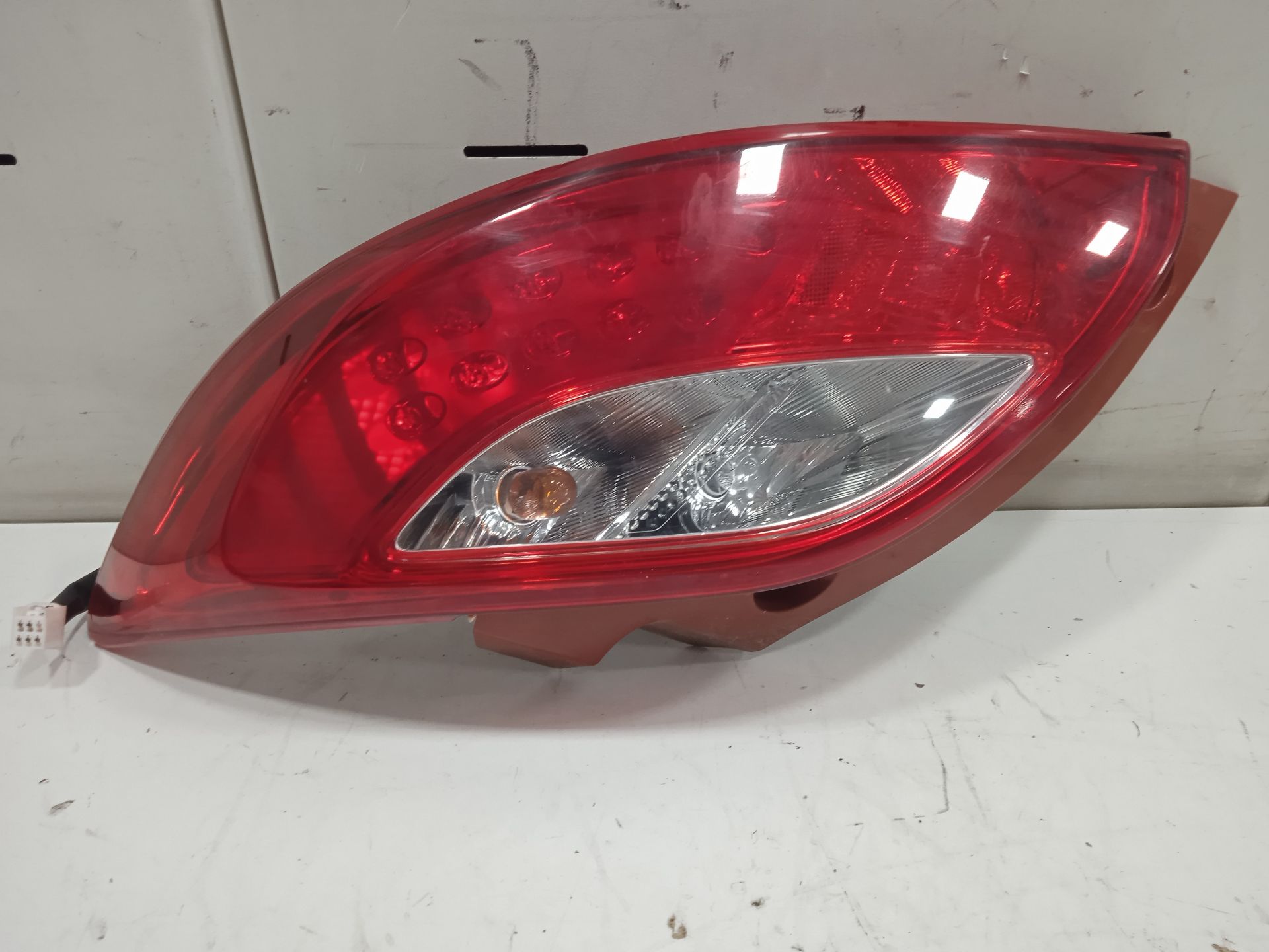 Piloto trasero derecho mazda 2 berlina (de) 1.3 active + (5ptas.) (63kw)