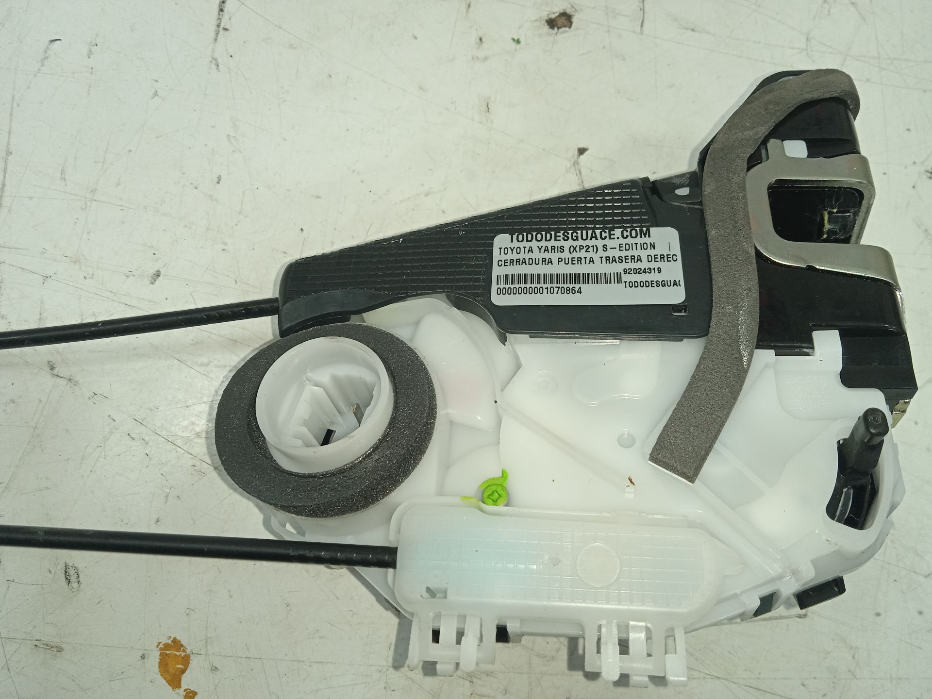 Cerradura puerta trasera derecha toyota yaris (xp21) sedition