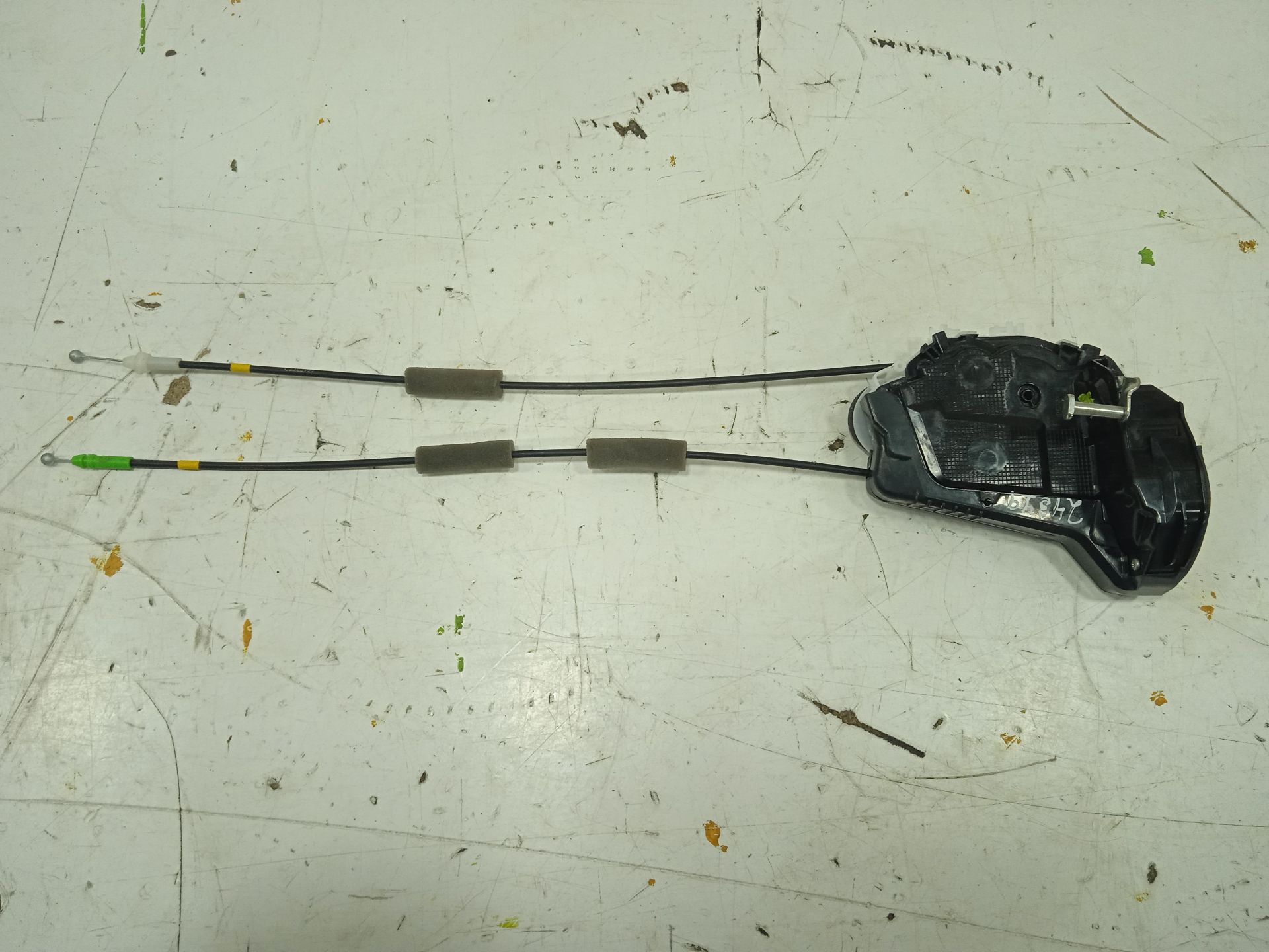 Cerradura puerta trasera derecha toyota yaris (xp21) sedition