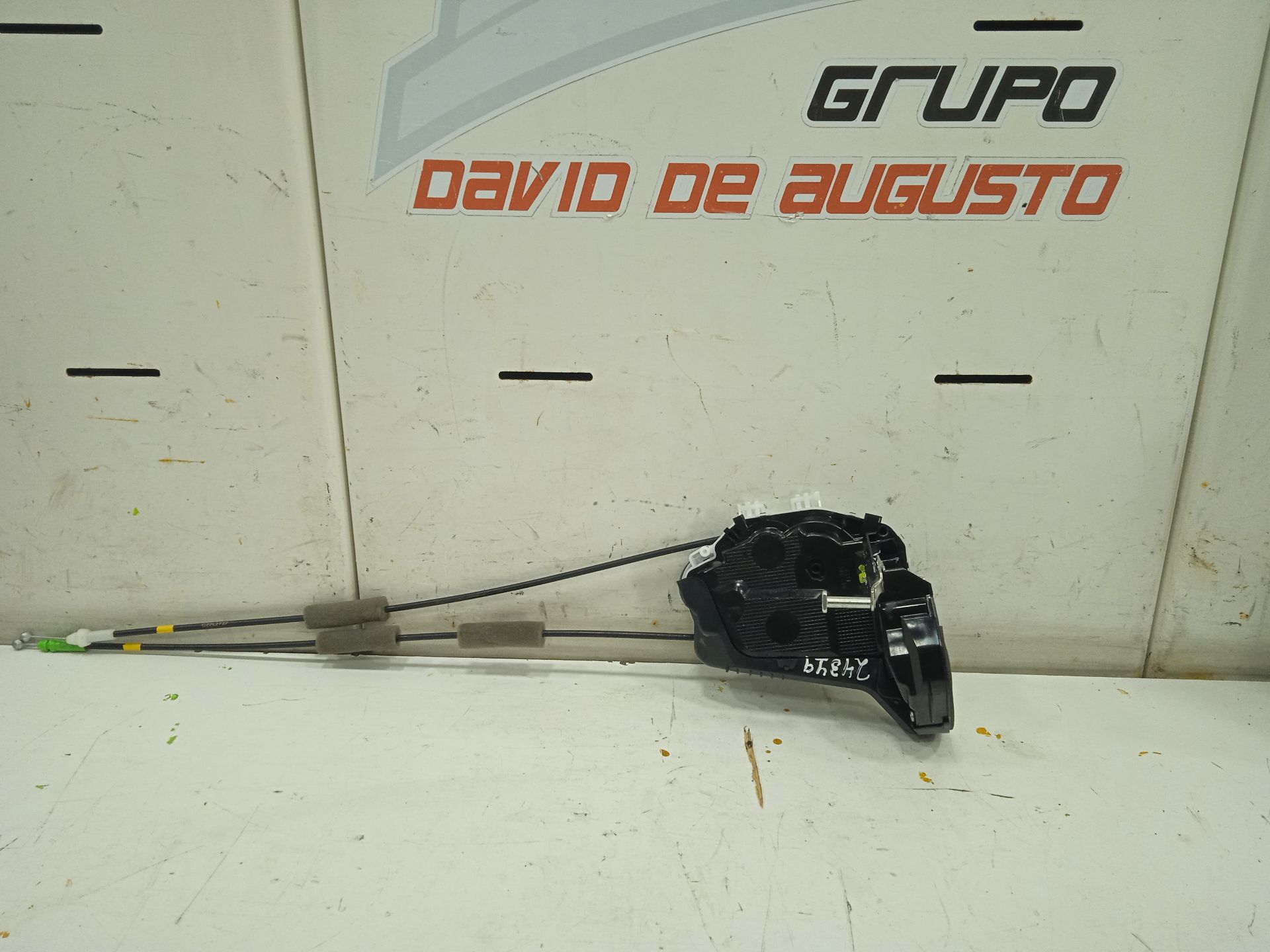 Cerradura puerta trasera derecha toyota yaris (xp21) sedition