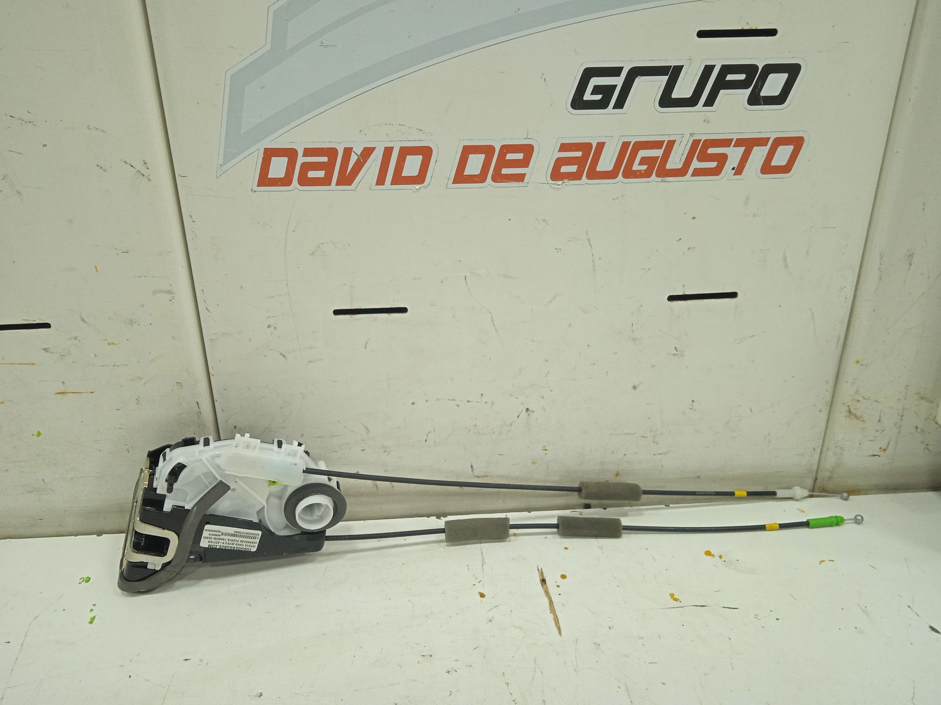 Cerradura puerta trasera derecha toyota yaris (xp21) sedition