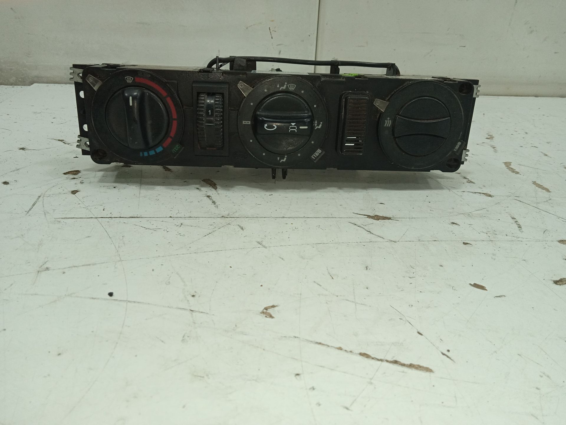 Mando calefaccion / aire acondicionado 108 cdi     (638.094)