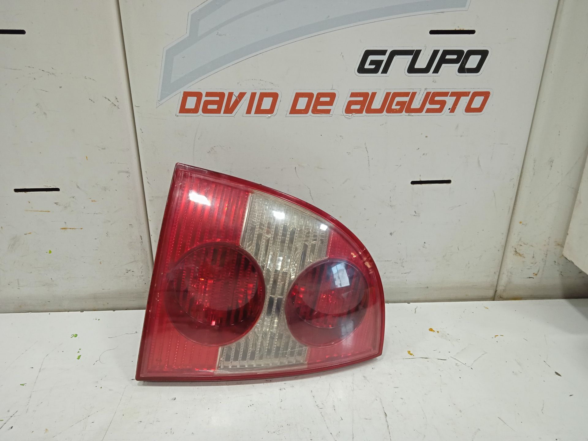Piloto trasero izquierdo volkswagen passat berlina (3b3) edition