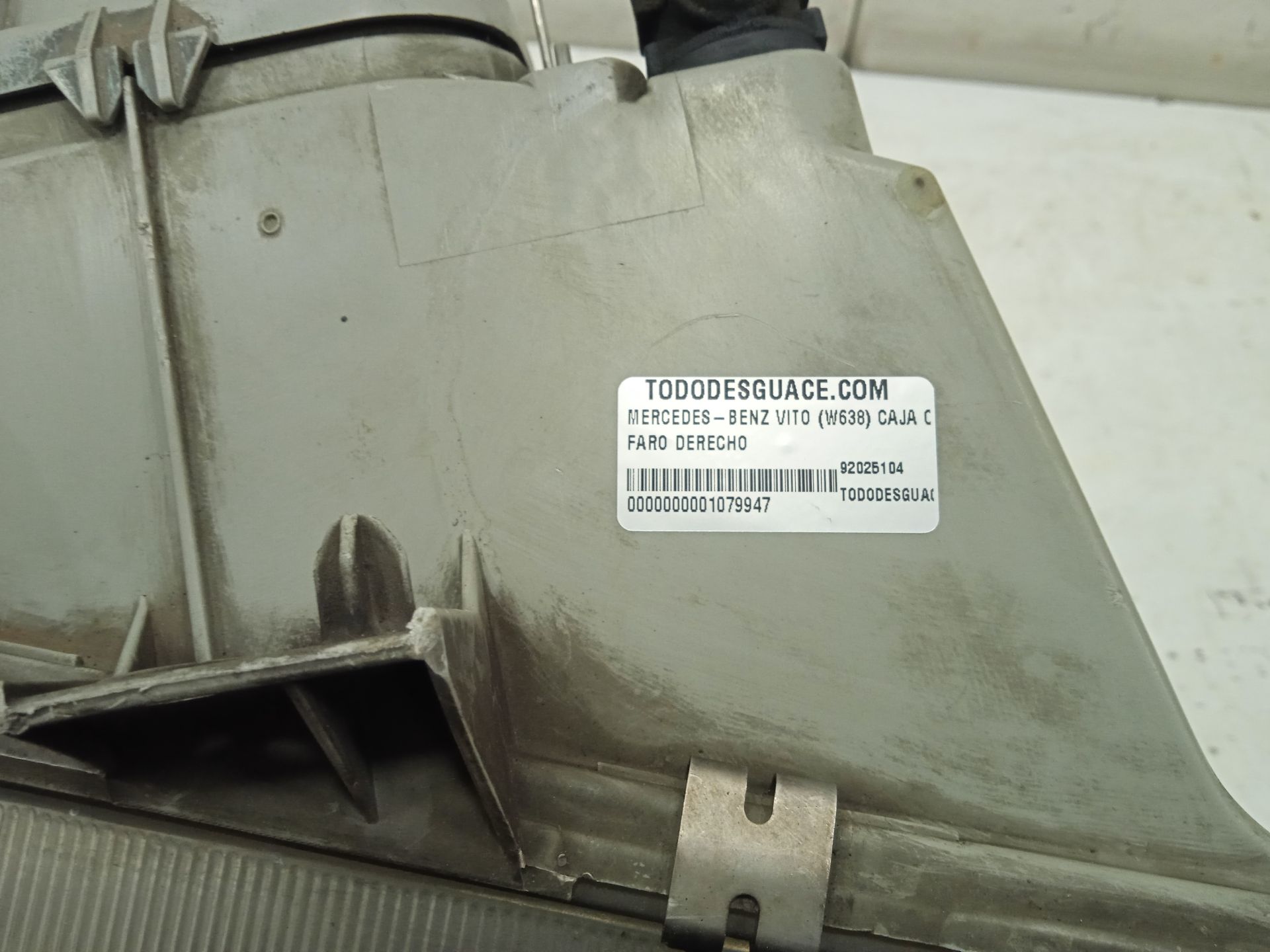 Faro derecho 108 cdi     (638.094)