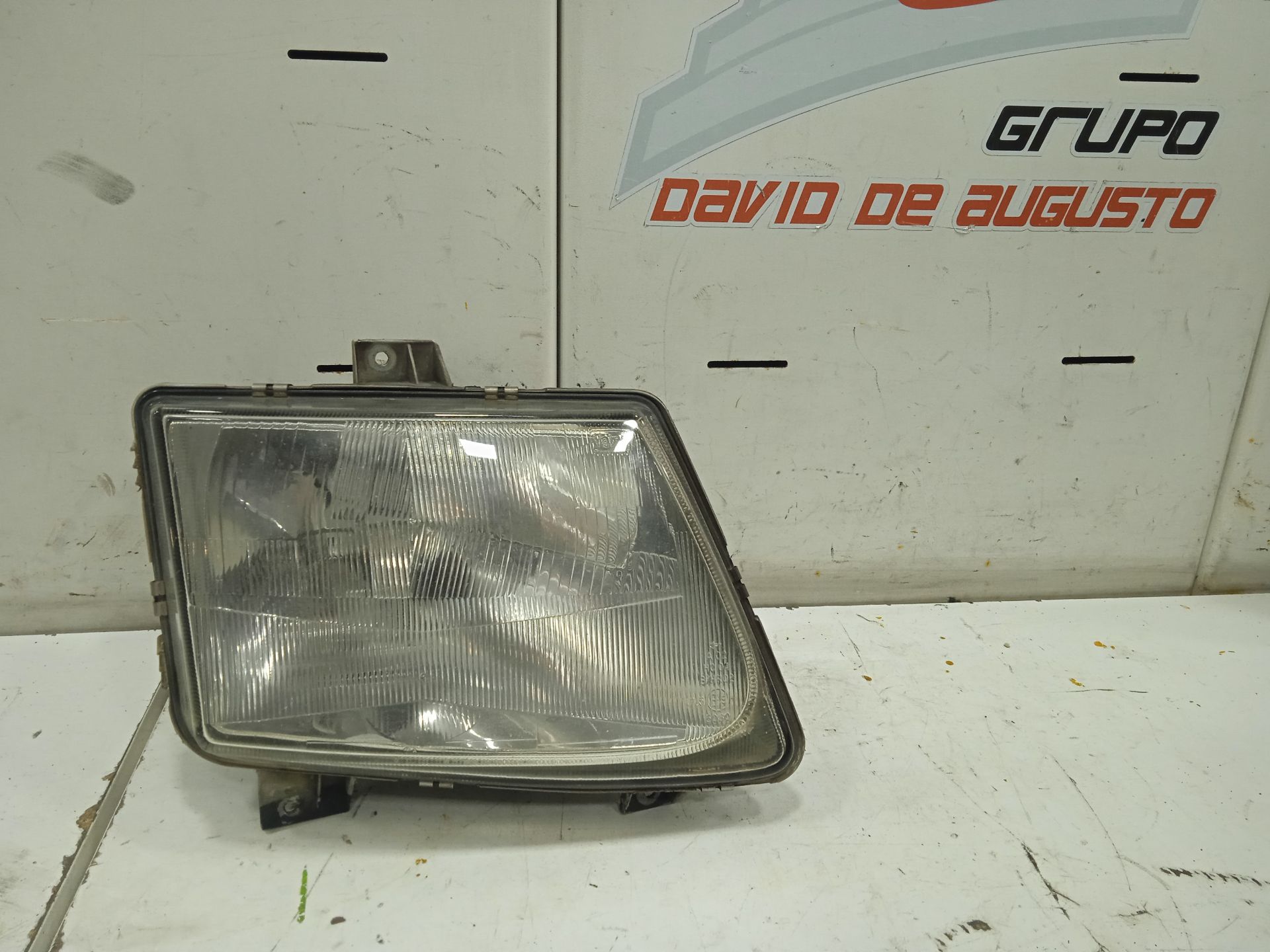 Faro derecho 108 cdi     (638.094)