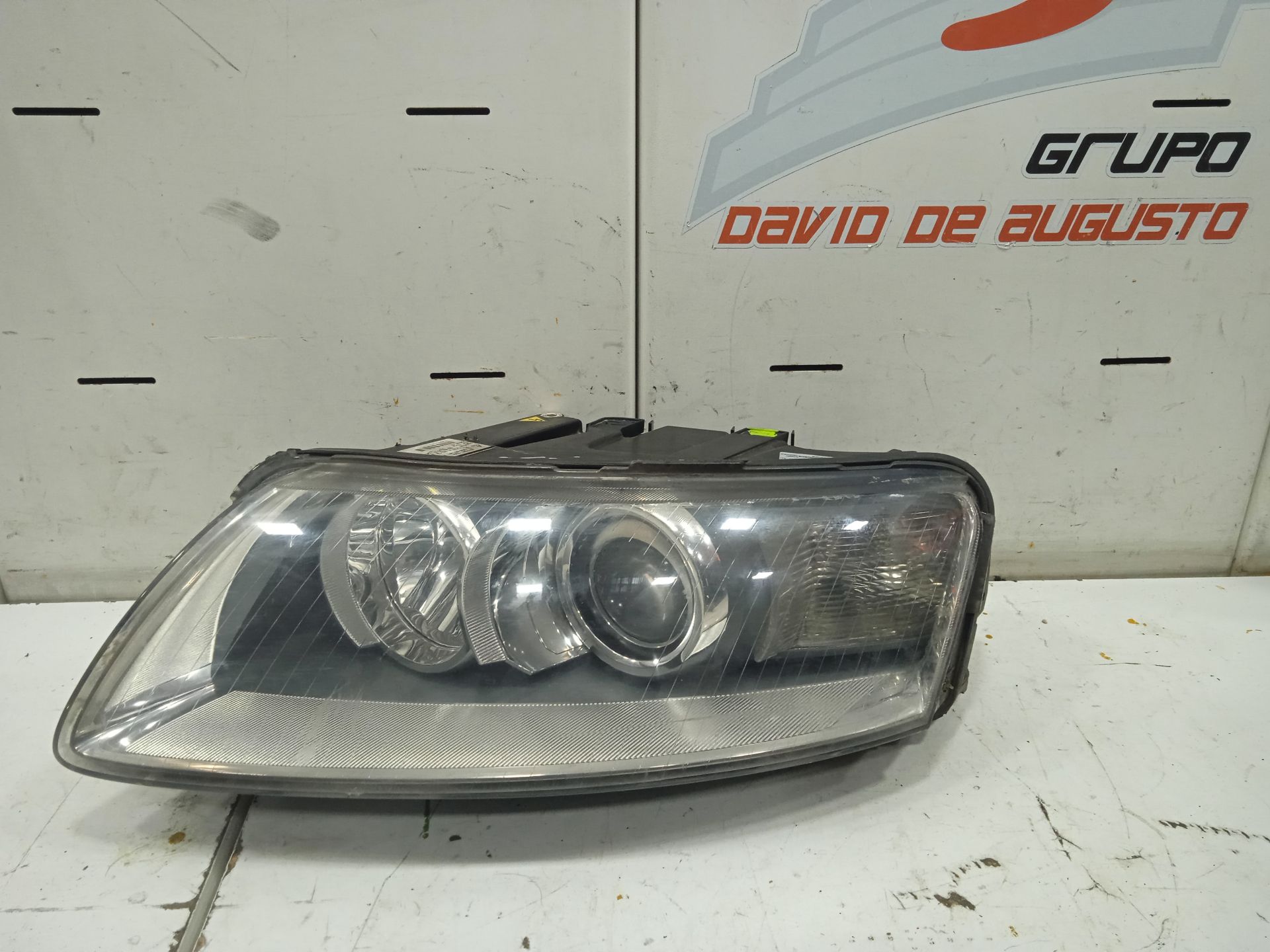 Faro izquierdo audi a6 avant (4f5) 2.0 tdi