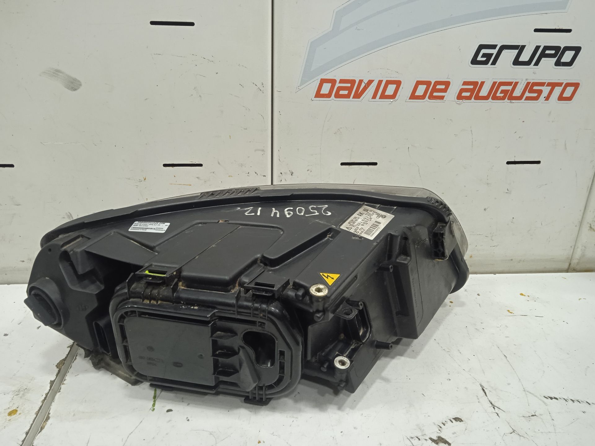 Faro izquierdo audi a6 avant (4f5) 2.0 tdi