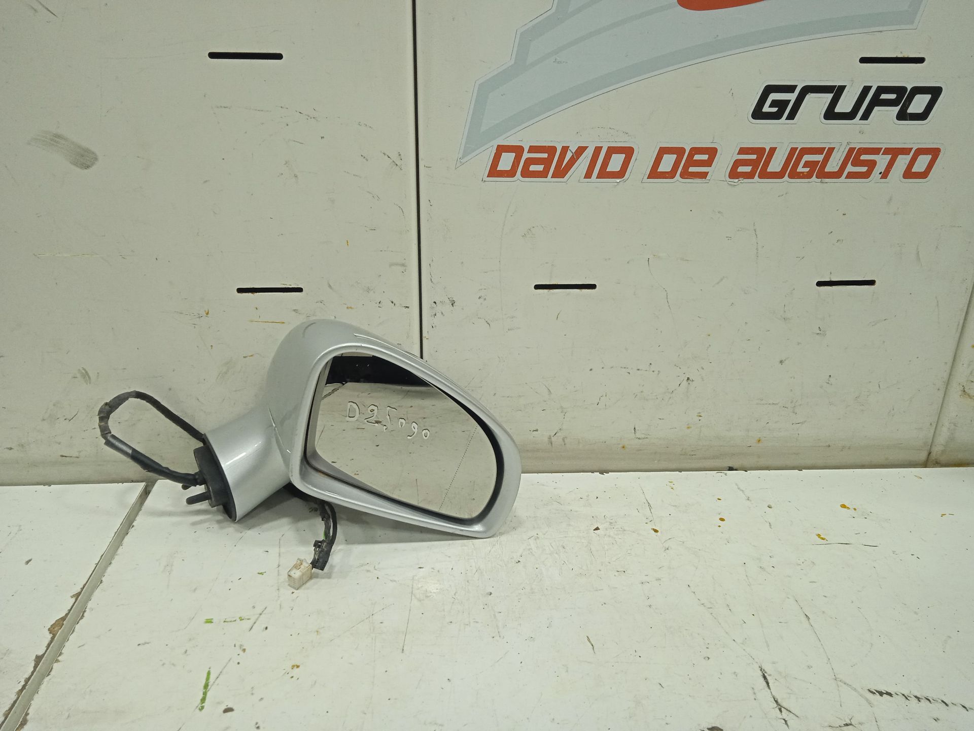 Retrovisor derecho   no identificado