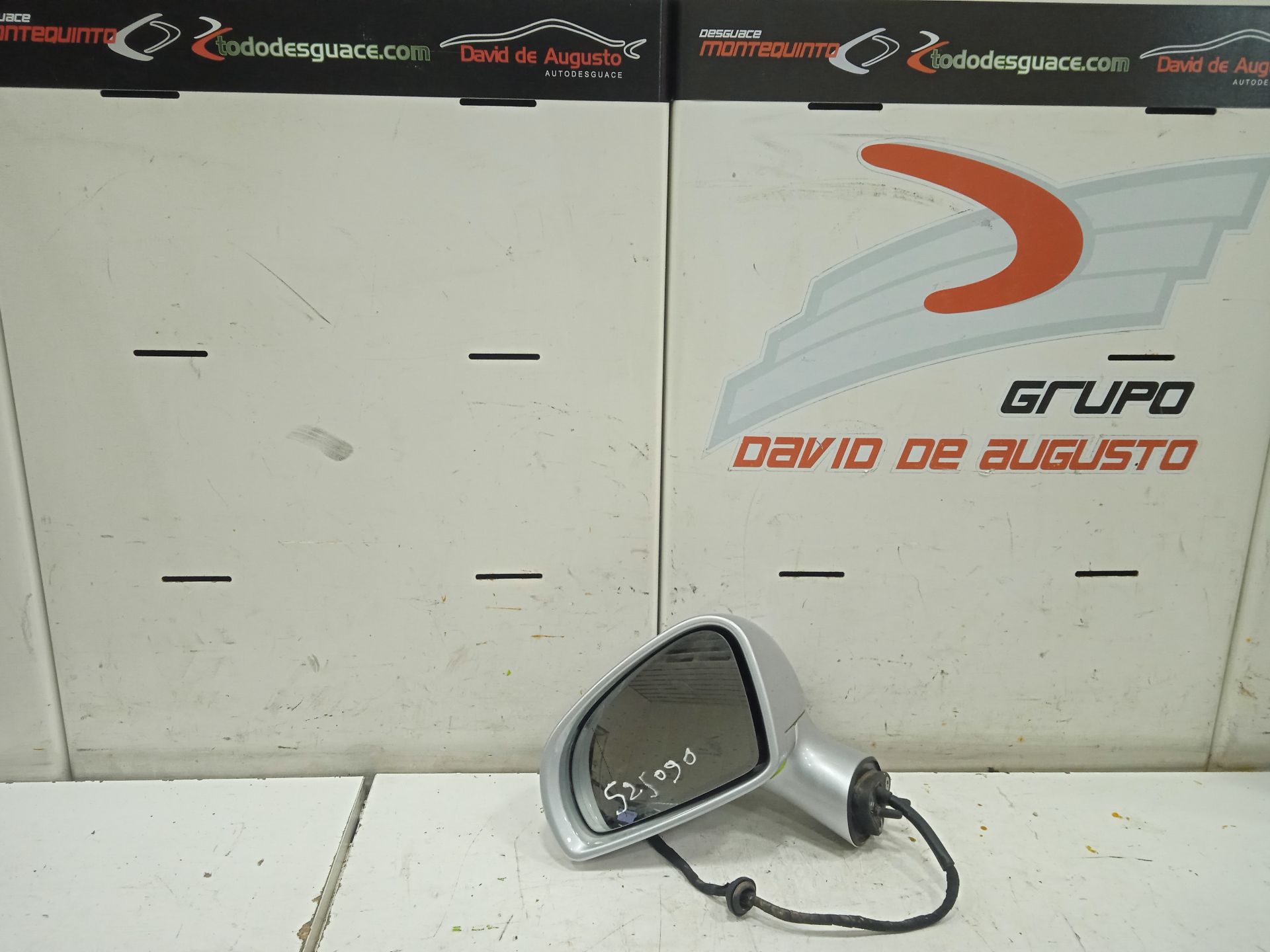 Retrovisor izquierdo   no identificado