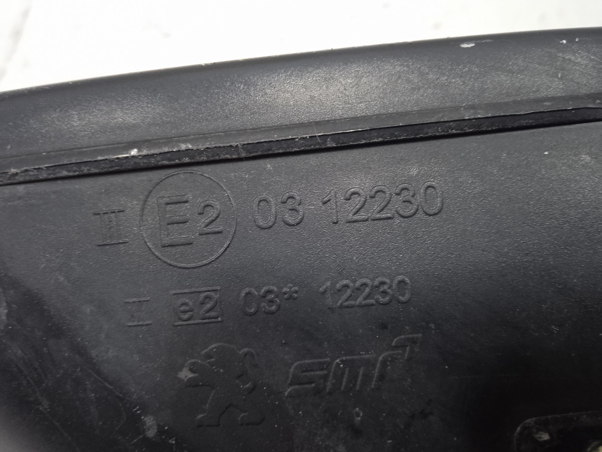 Retrovisor izquierdo   no identificado