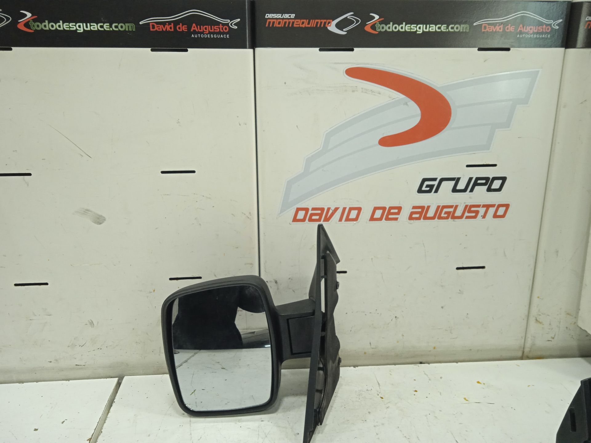 Retrovisor izquierdo 108 cdi     (638.094)