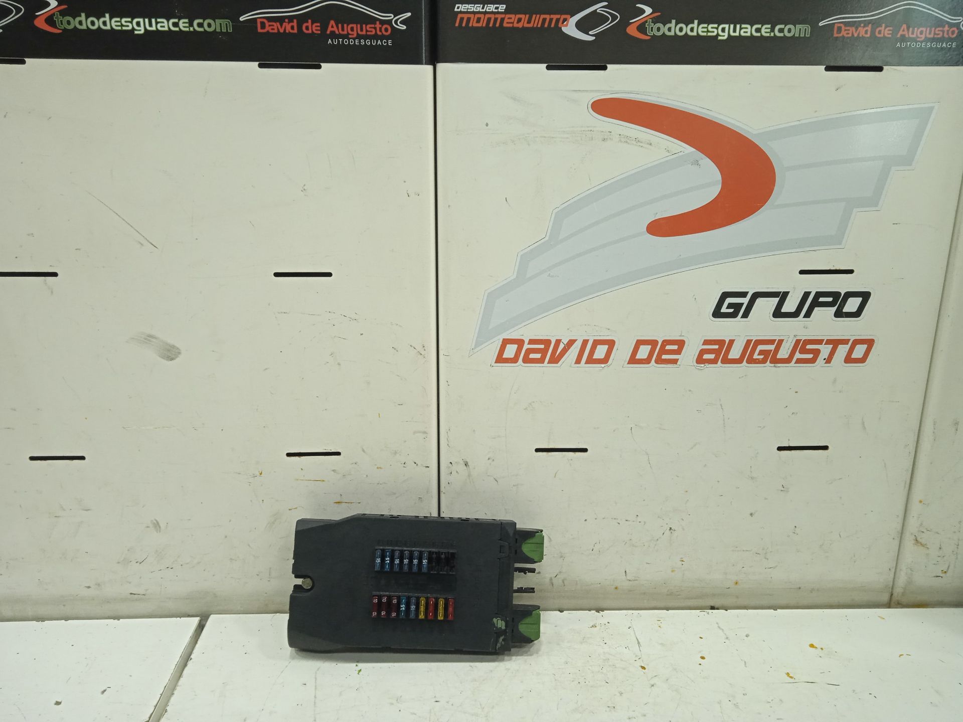 Caja reles / fusibles 108 cdi     (638.094)