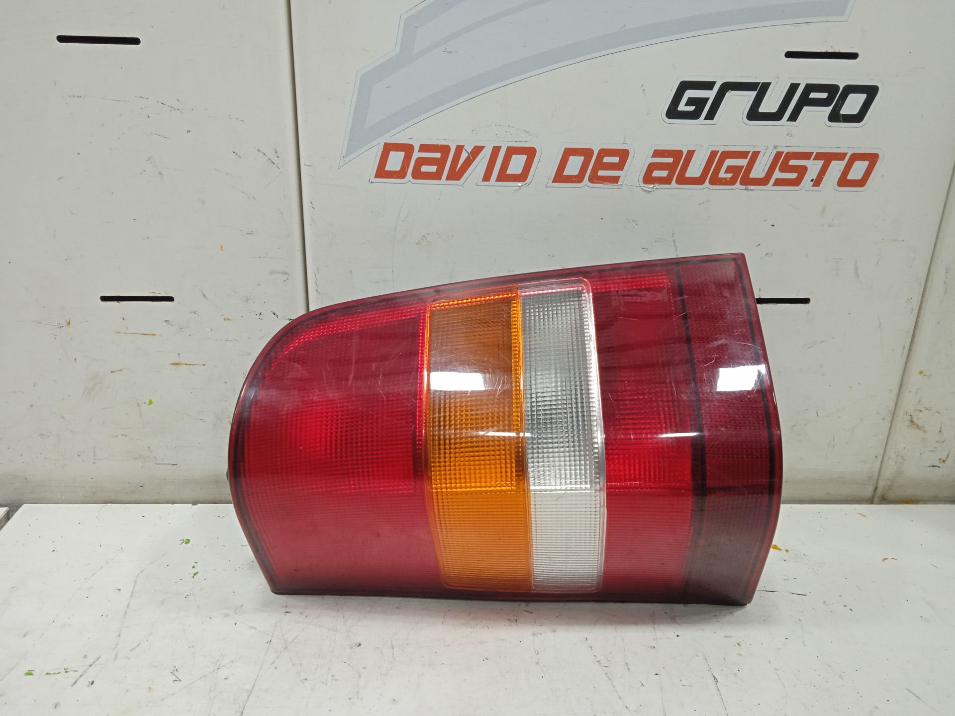 Piloto trasero izquierdo 108 cdi     (638.094)