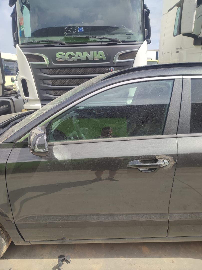 Puerta delantera izquierda kia niro (sg2) ewinter edition