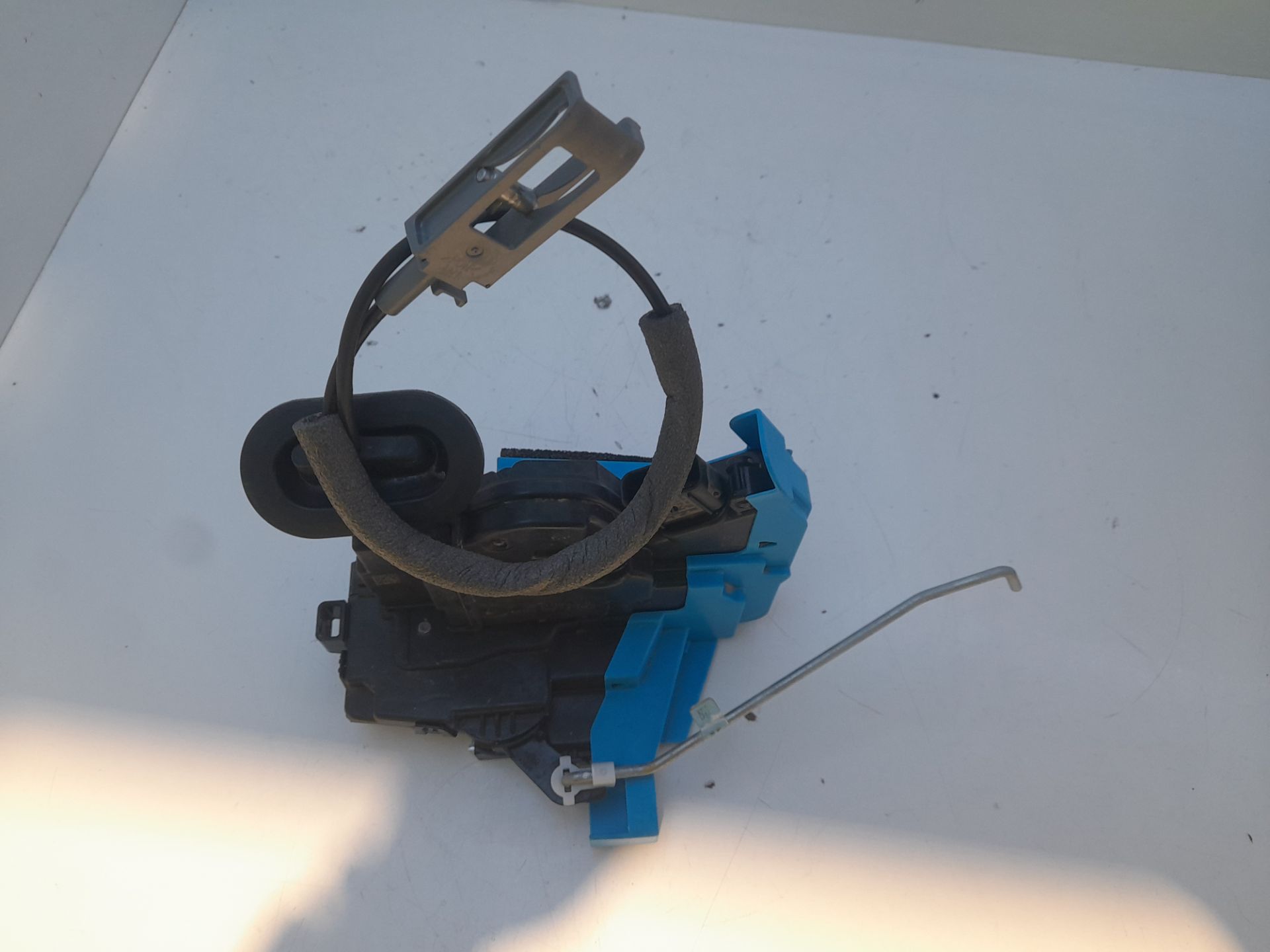 Cerradura puerta trasera izquierda kia niro (sg2) ewinter edition