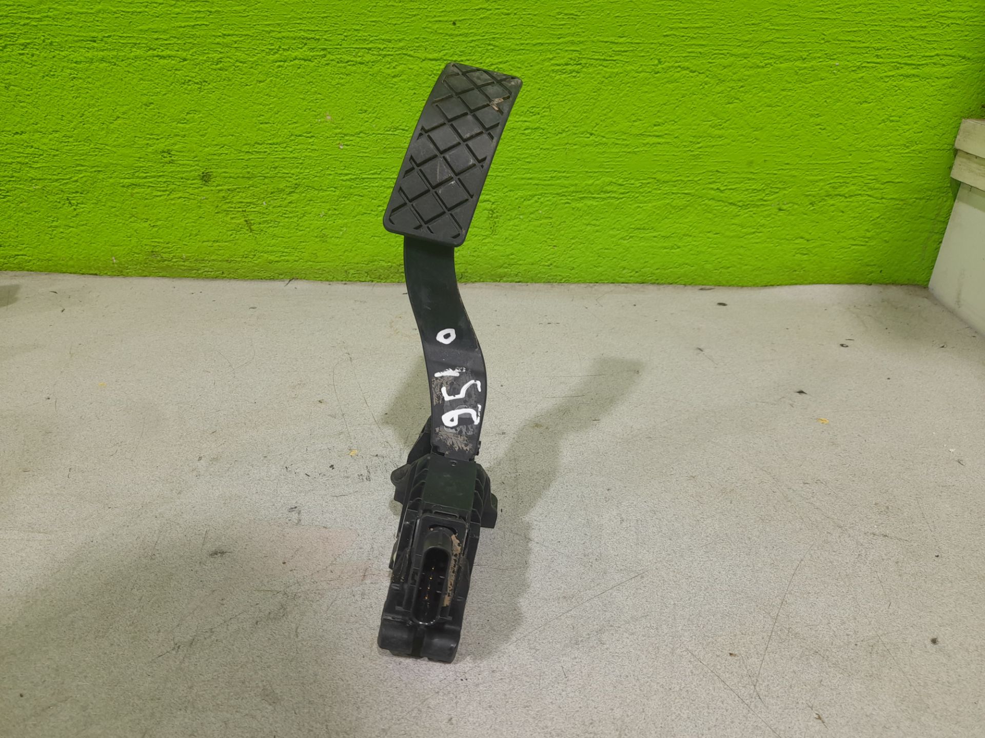 Pedal acelerador   no identificado