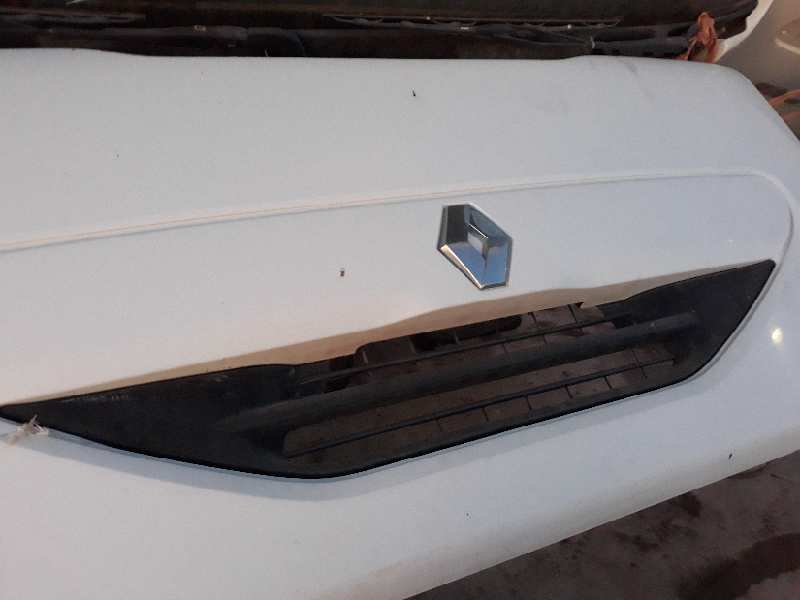  rejilla delantera   renault midlum dci 220 16c 6.174 cm3 6 cilindros