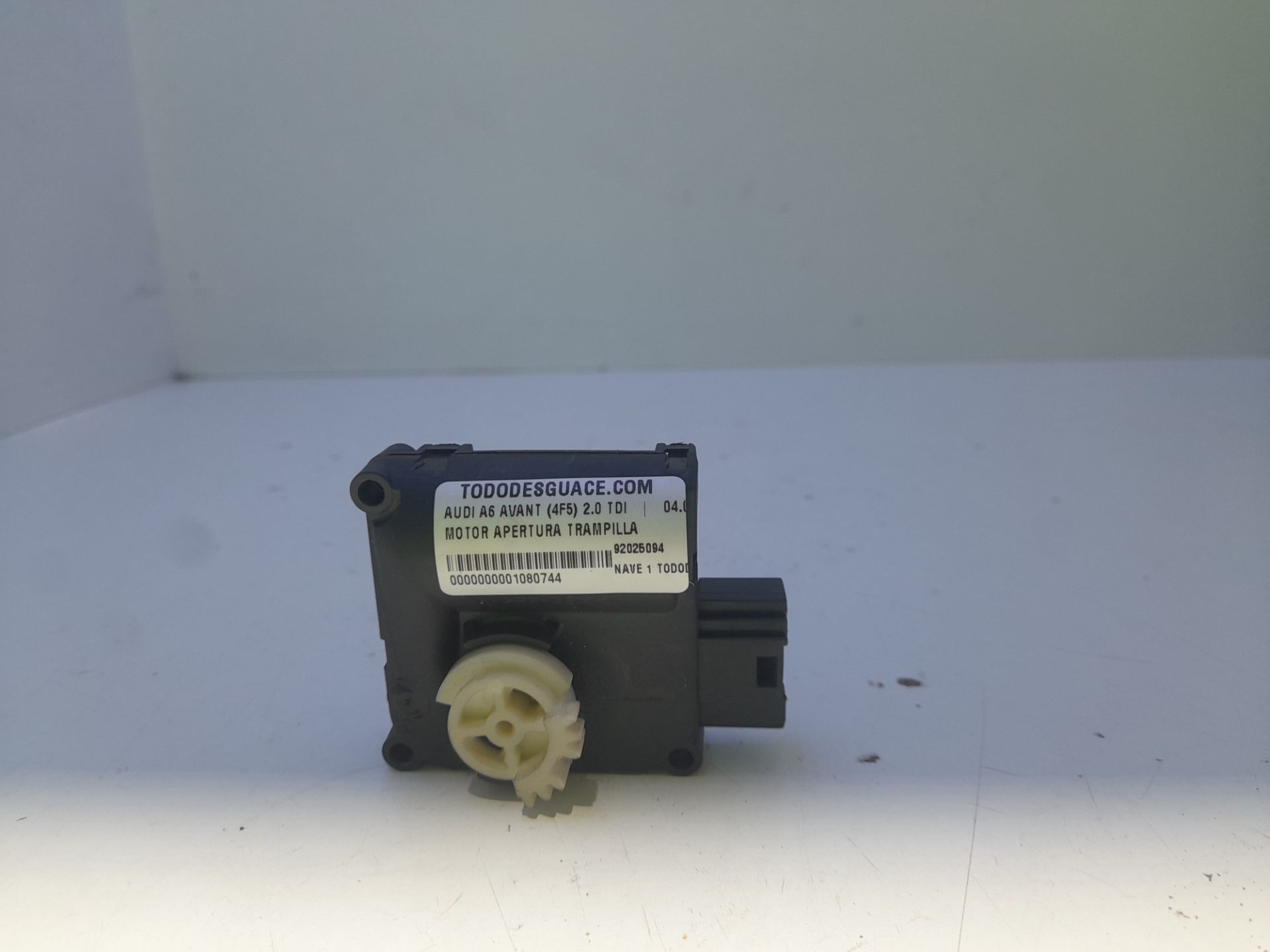 Motor apertura trampilla audi a6 avant (4f5) 2.0 tdi