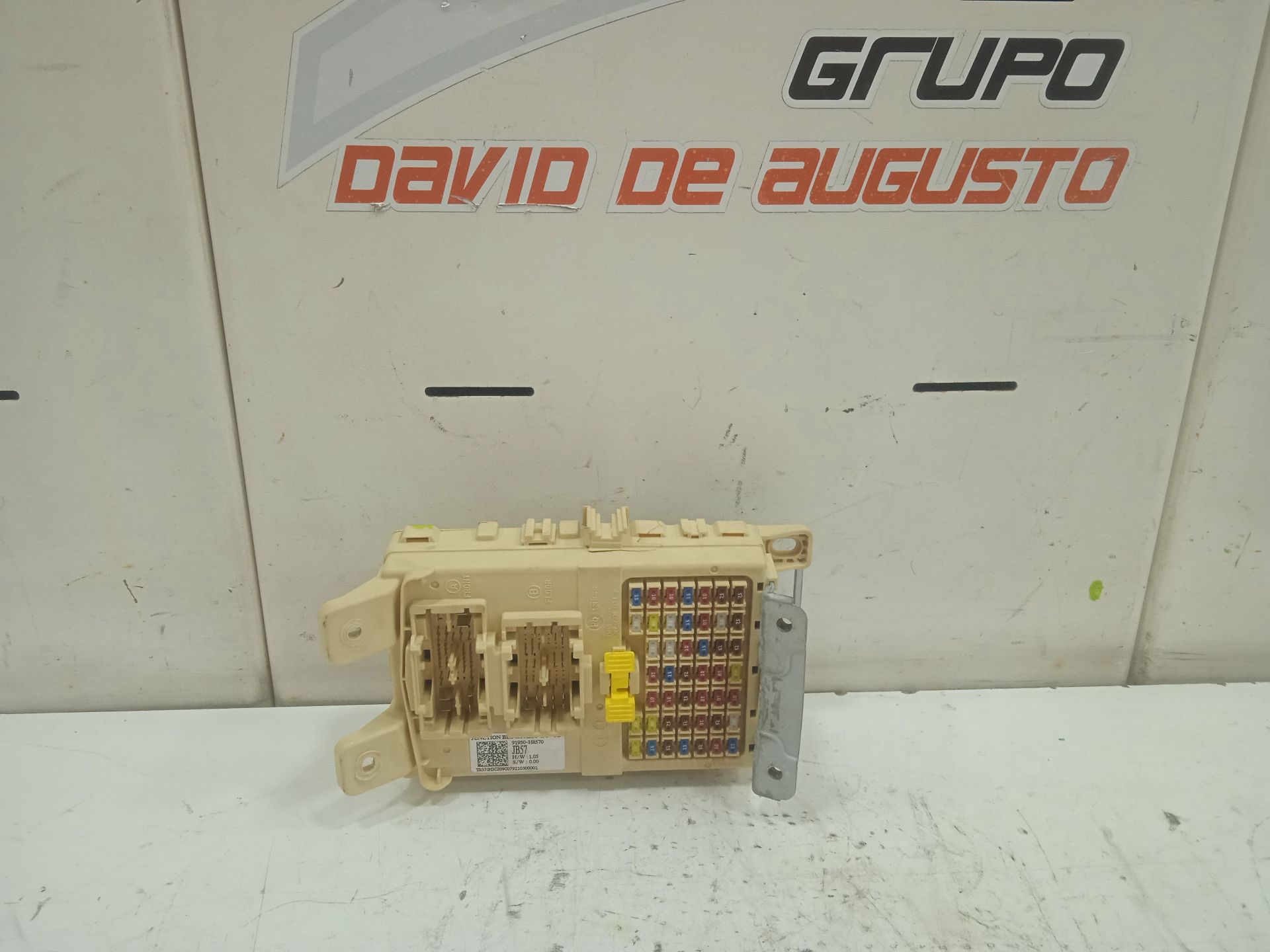 Caja reles / fusibles   no identificado