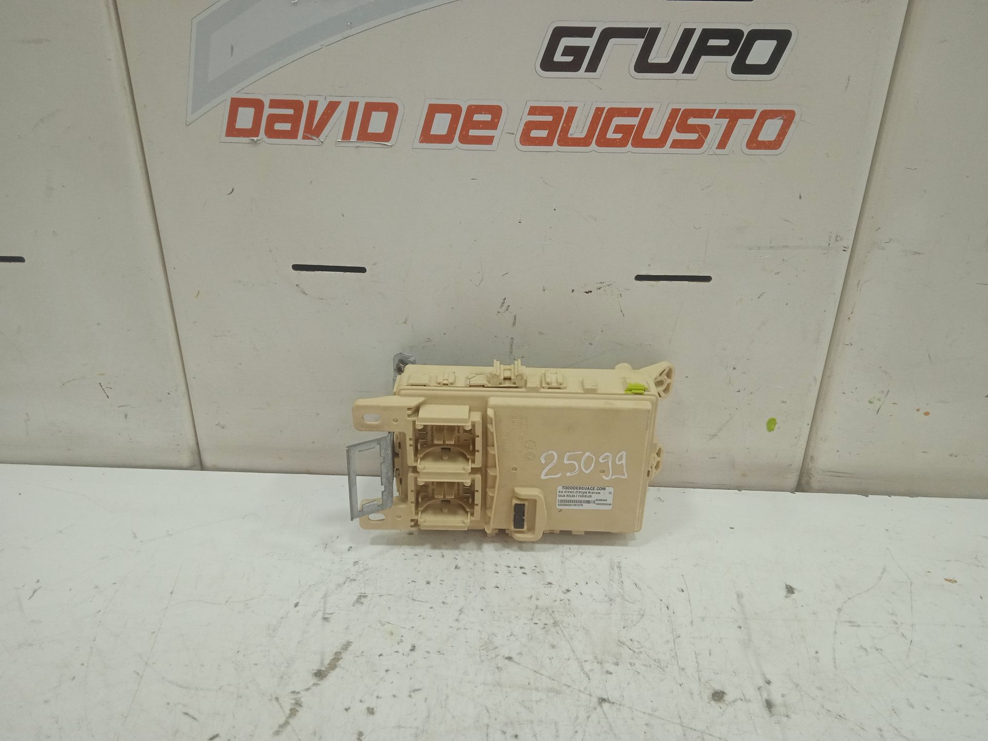 Caja reles / fusibles   no identificado
