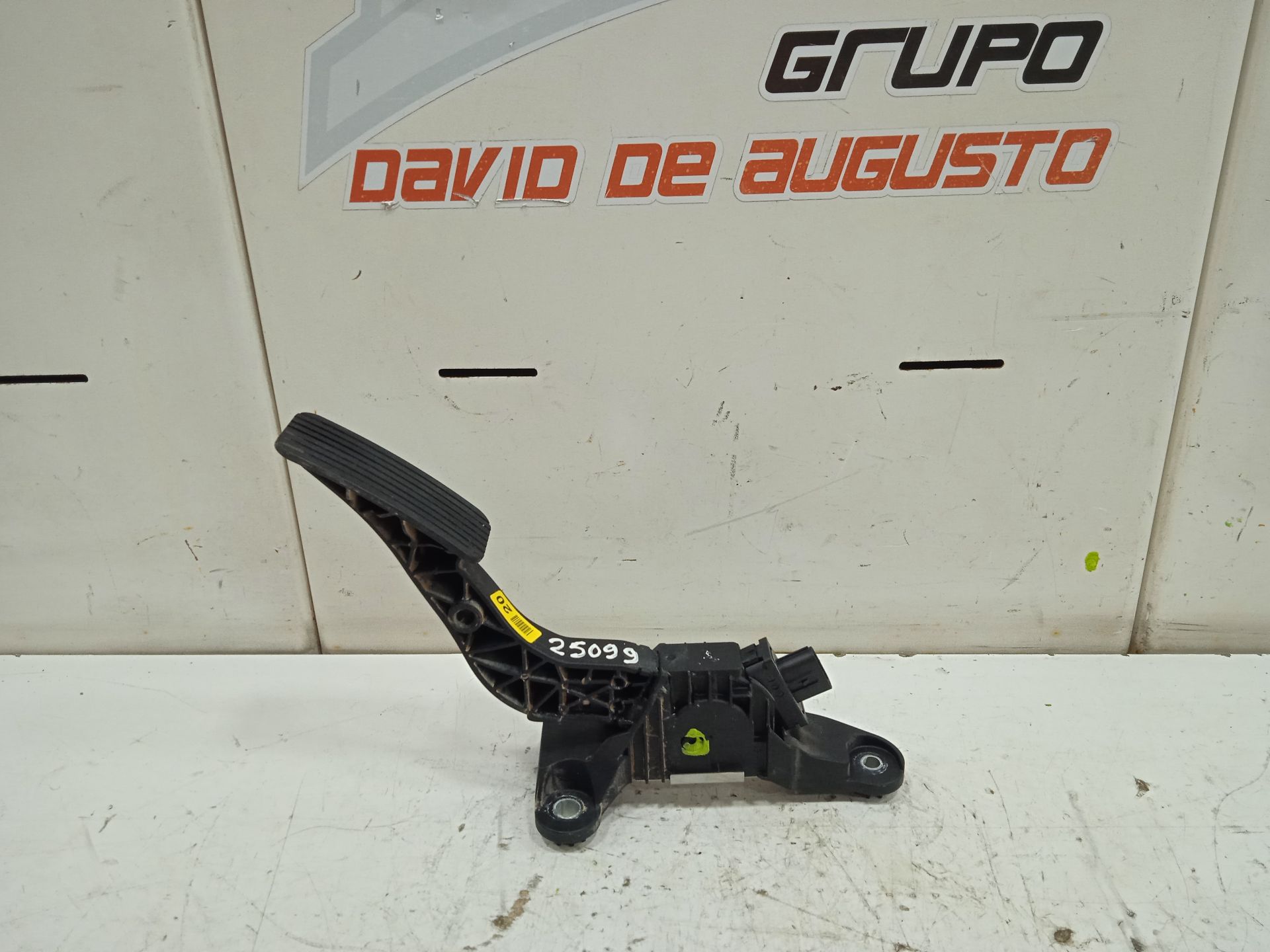Pedal acelerador   no identificado