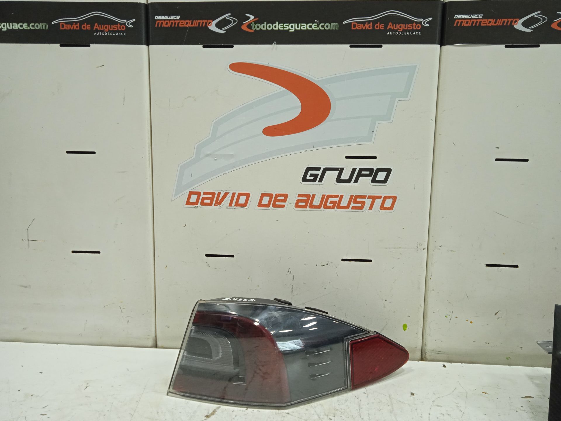 Piloto trasero derecho tesla model s basis