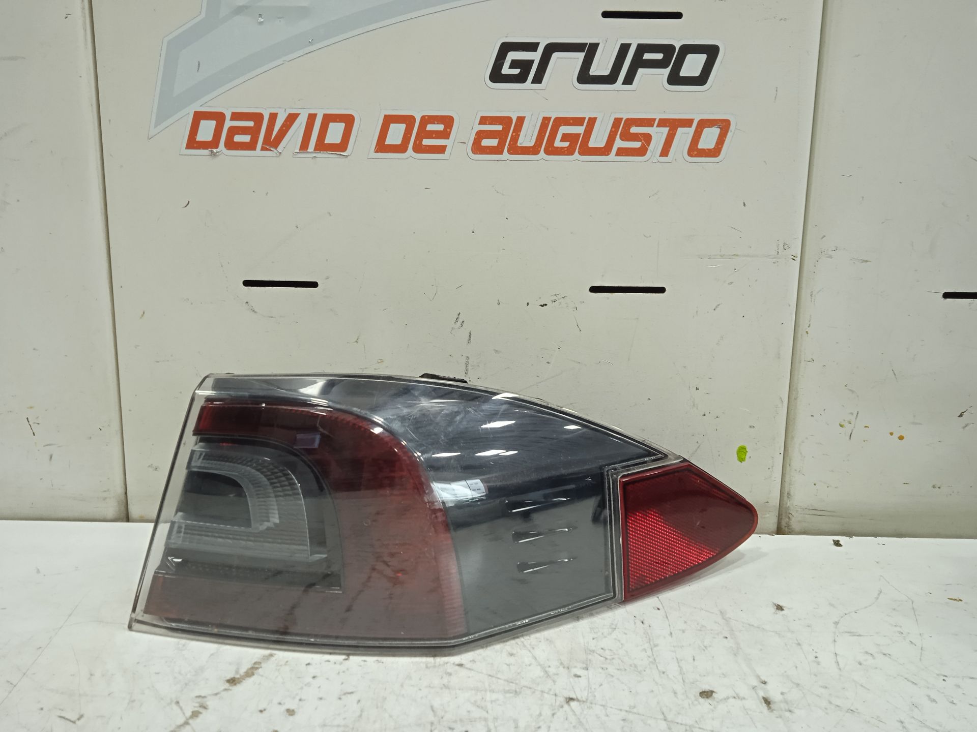 Piloto trasero derecho tesla model s basis