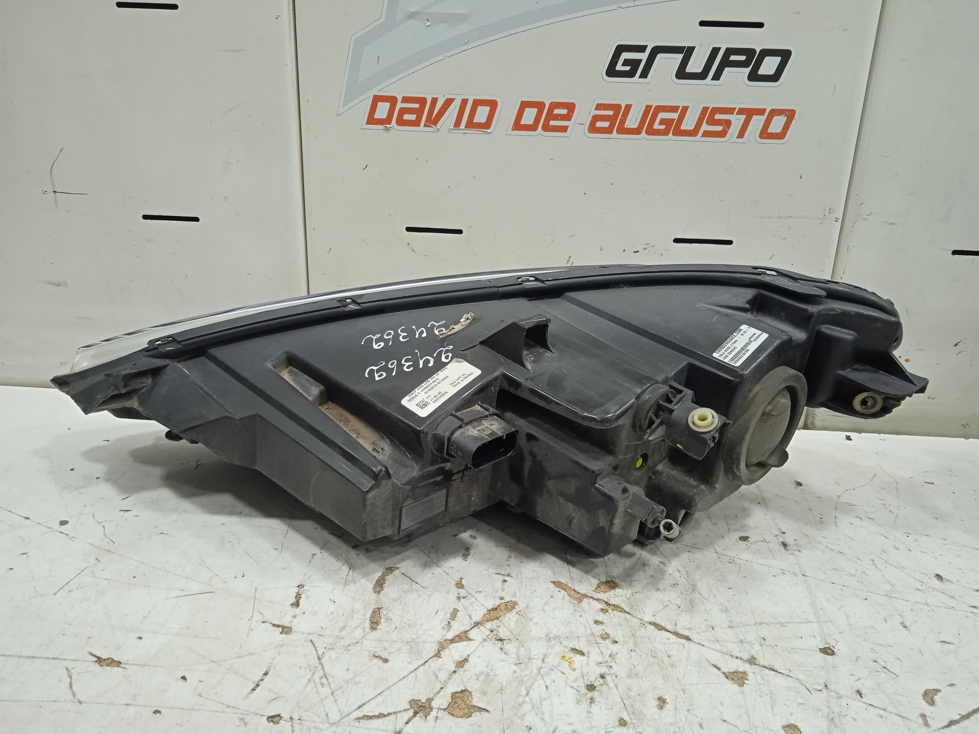 Faro derecho tesla model s basis