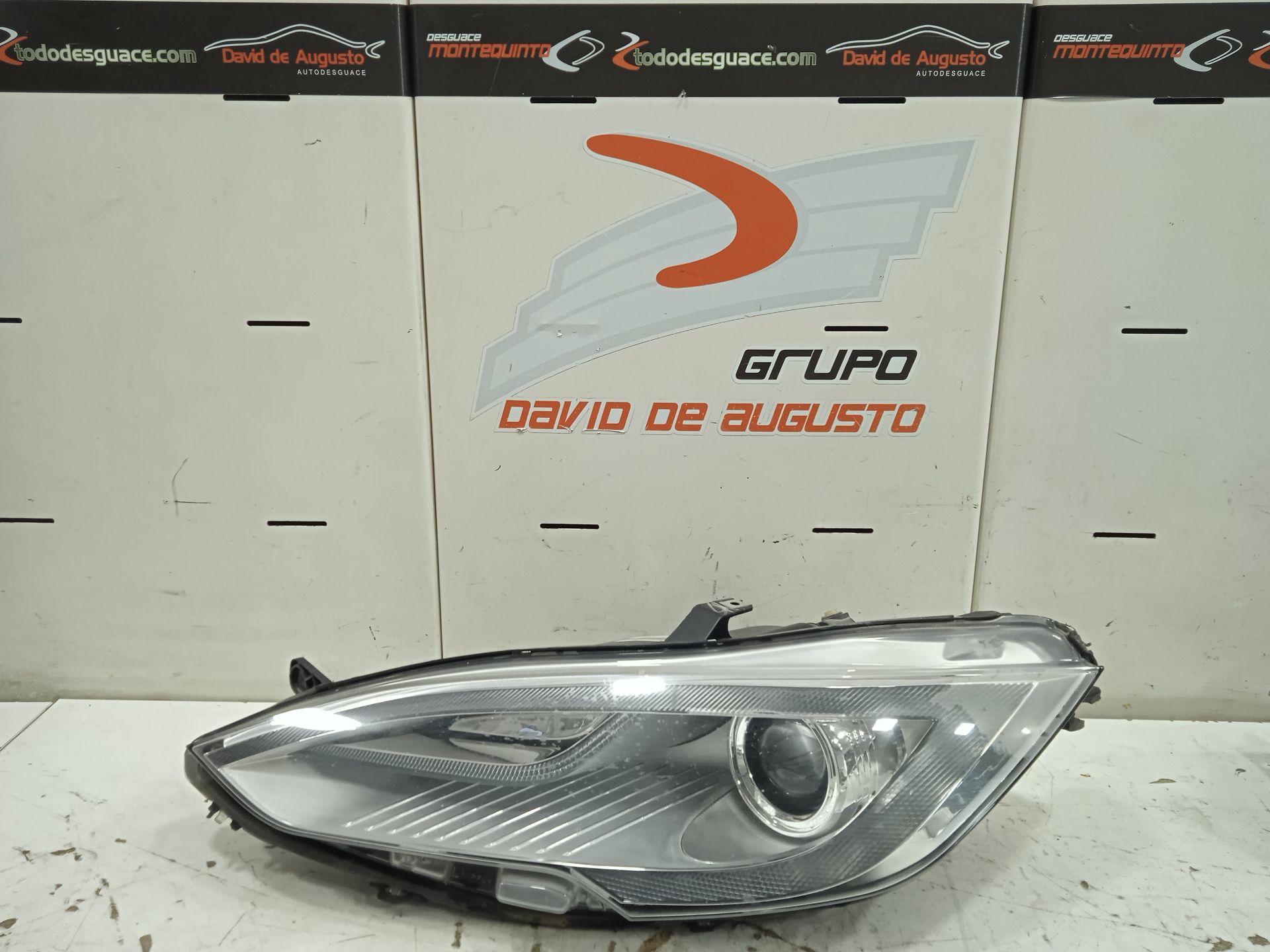 Faro izquierdo tesla model s basis